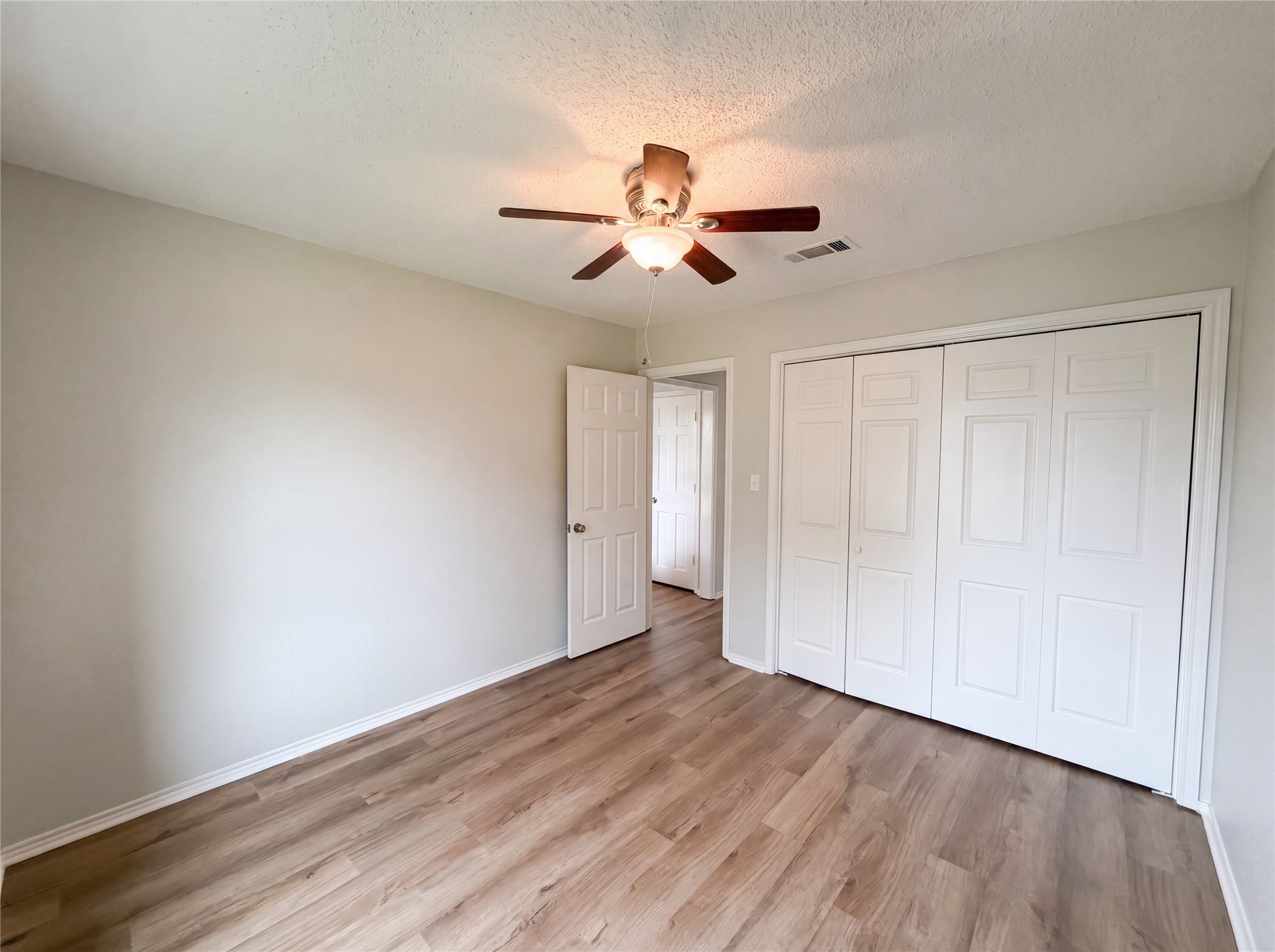 2300 Ridgewood Bedford TX 76021