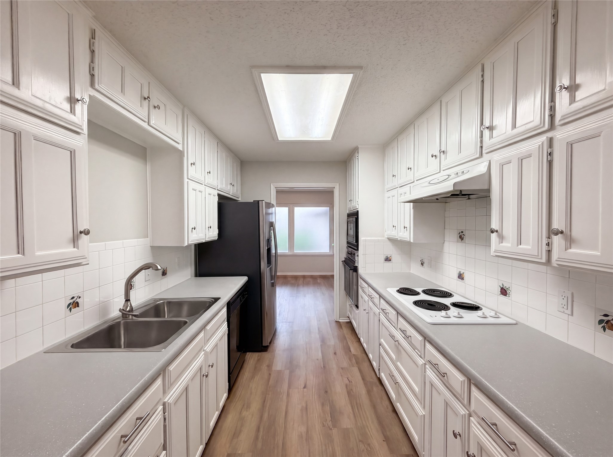 2300 Ridgewood Bedford TX 76021