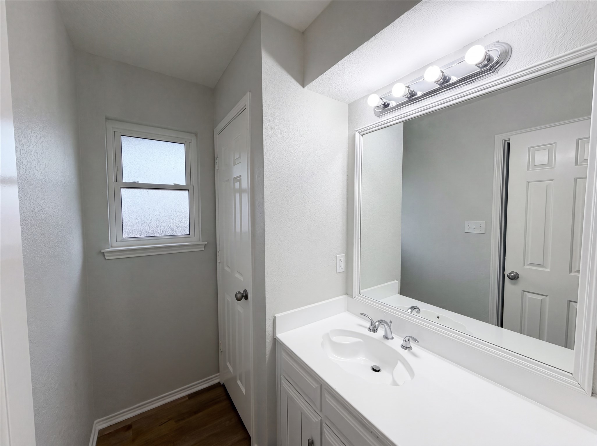 2300 Ridgewood Bedford TX 76021