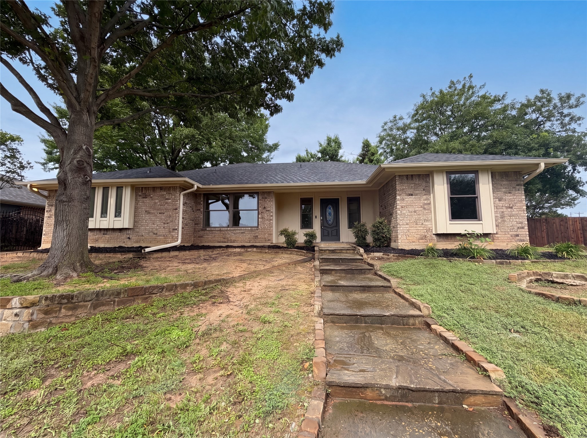 2300 Ridgewood Bedford TX 76021