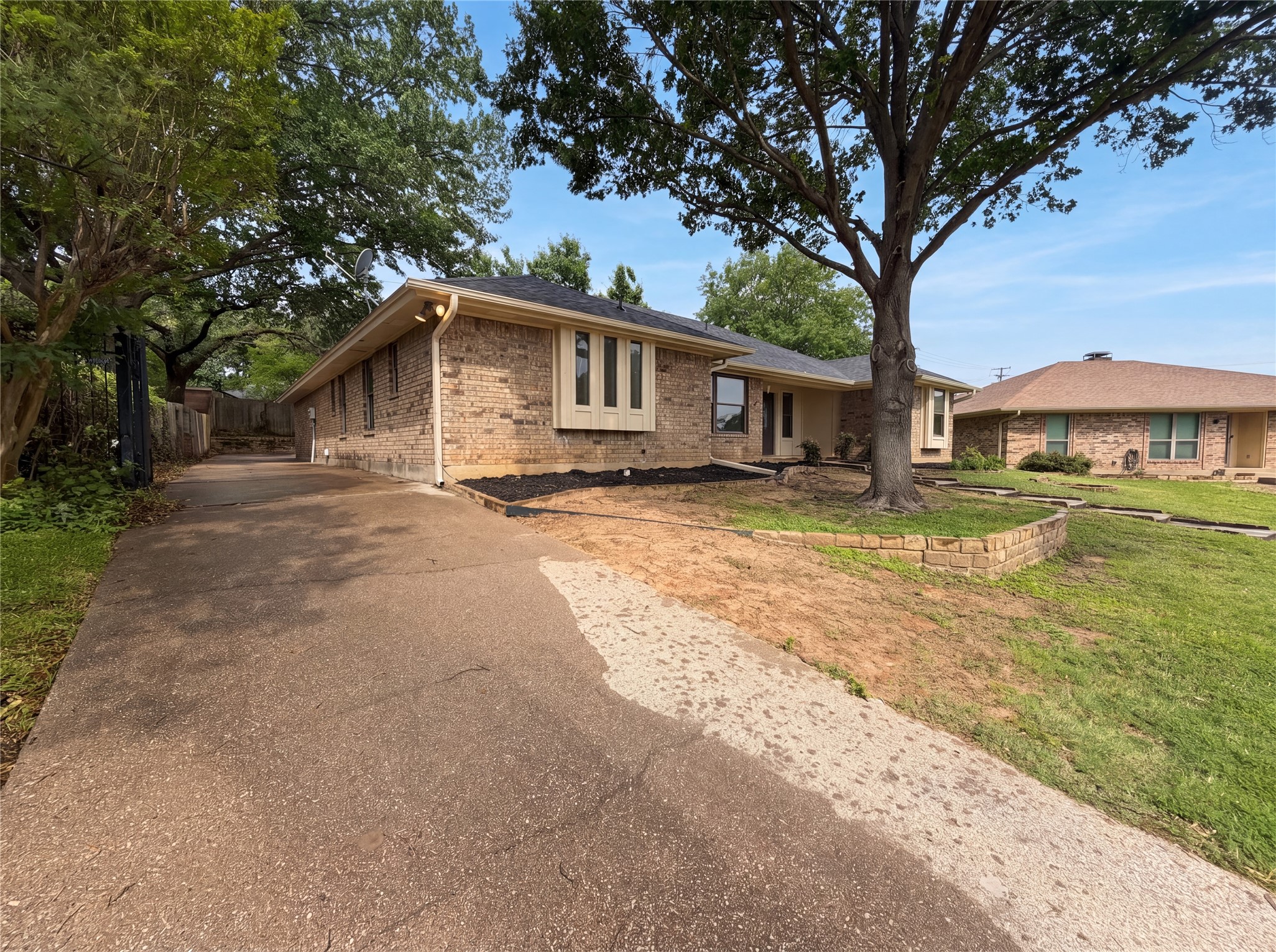 2300 Ridgewood Bedford TX 76021
