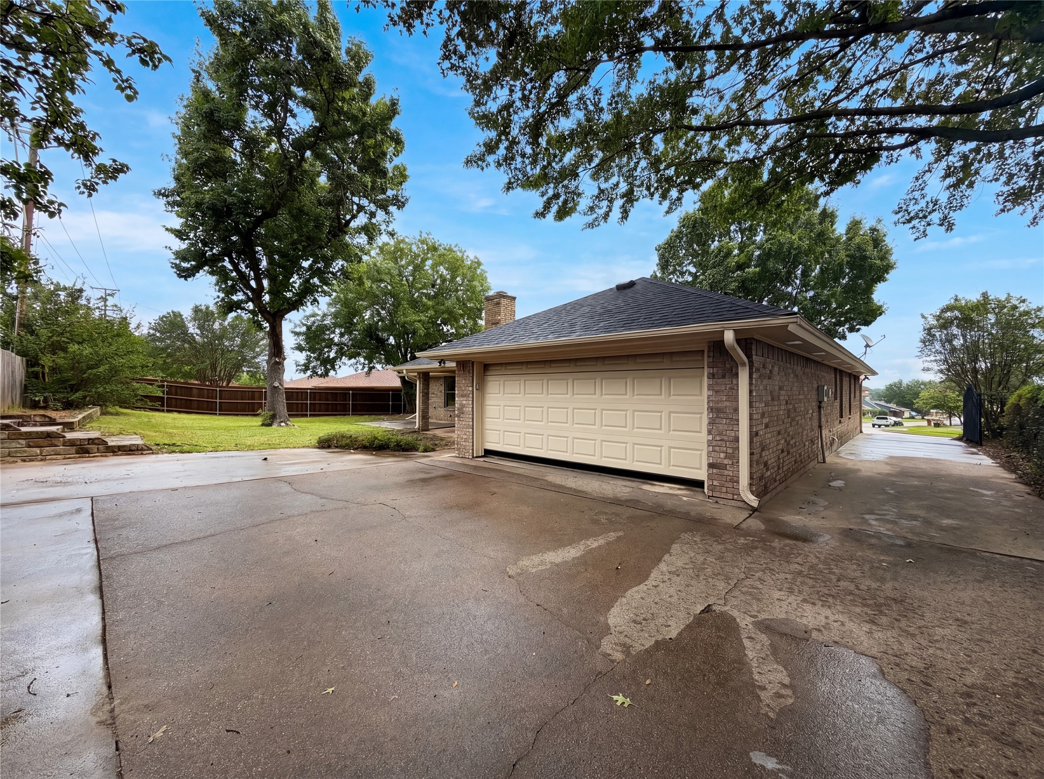 2300 Ridgewood Bedford TX 76021