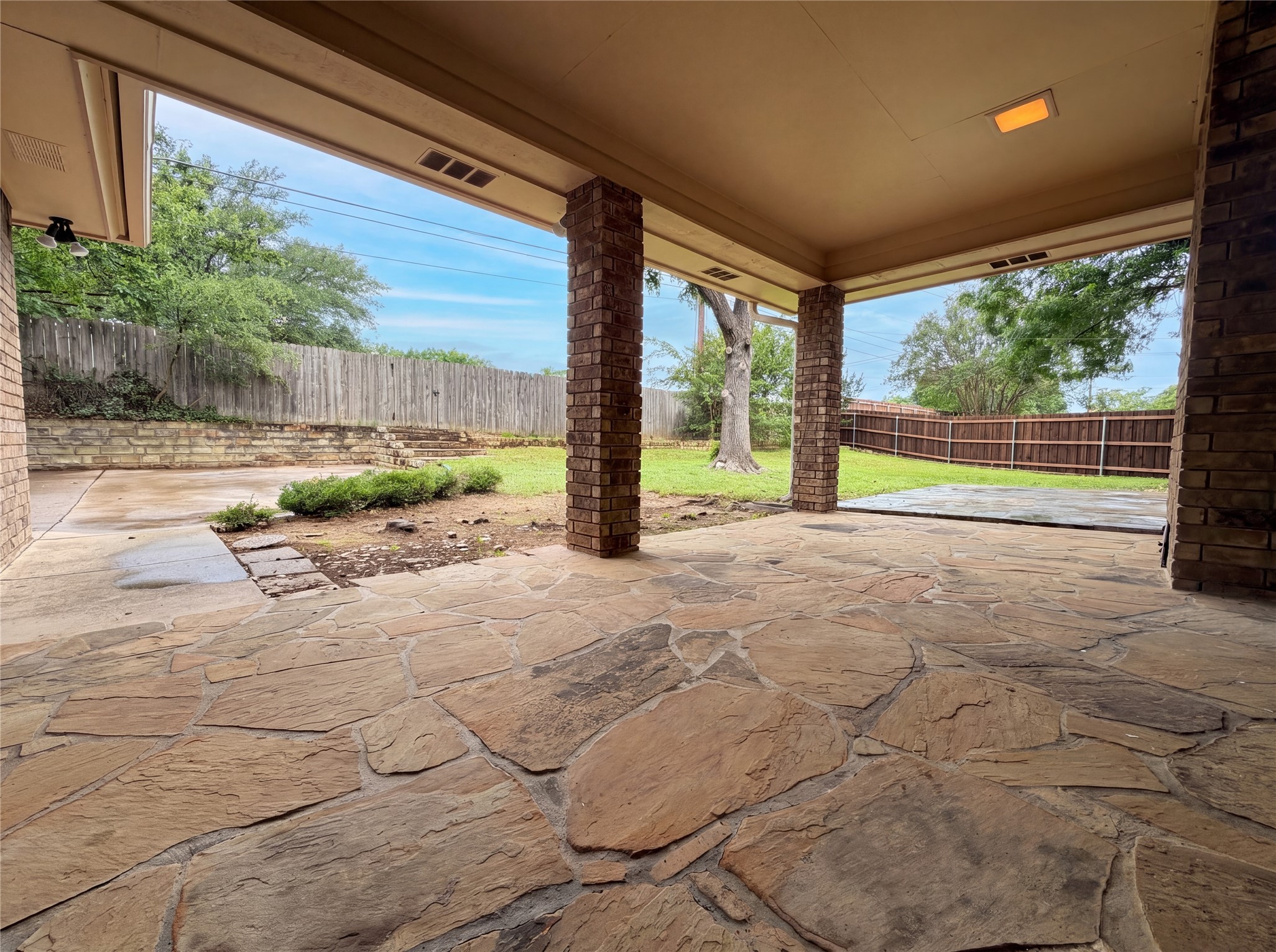 2300 Ridgewood Bedford TX 76021