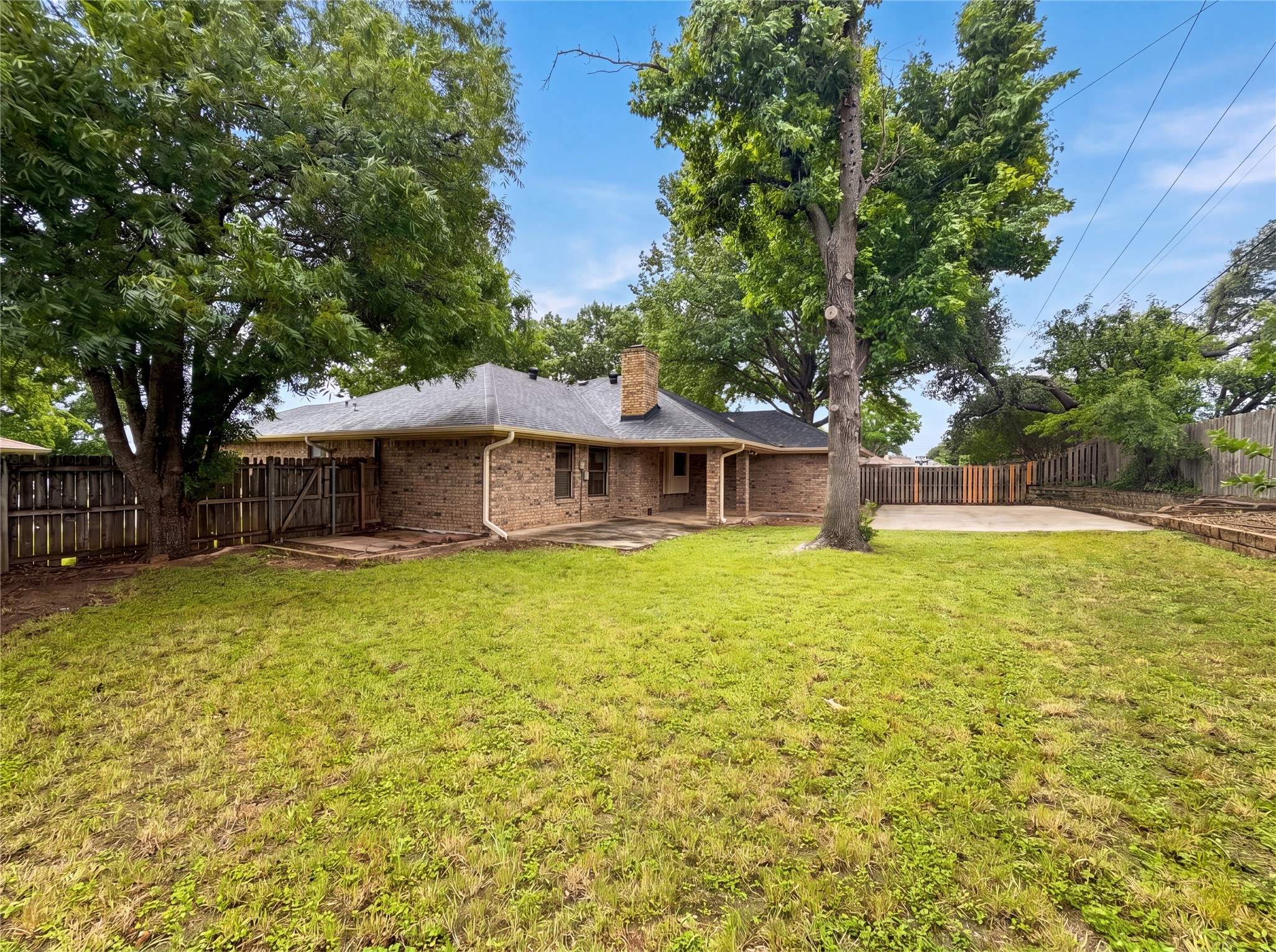 2300 Ridgewood Bedford TX 76021
