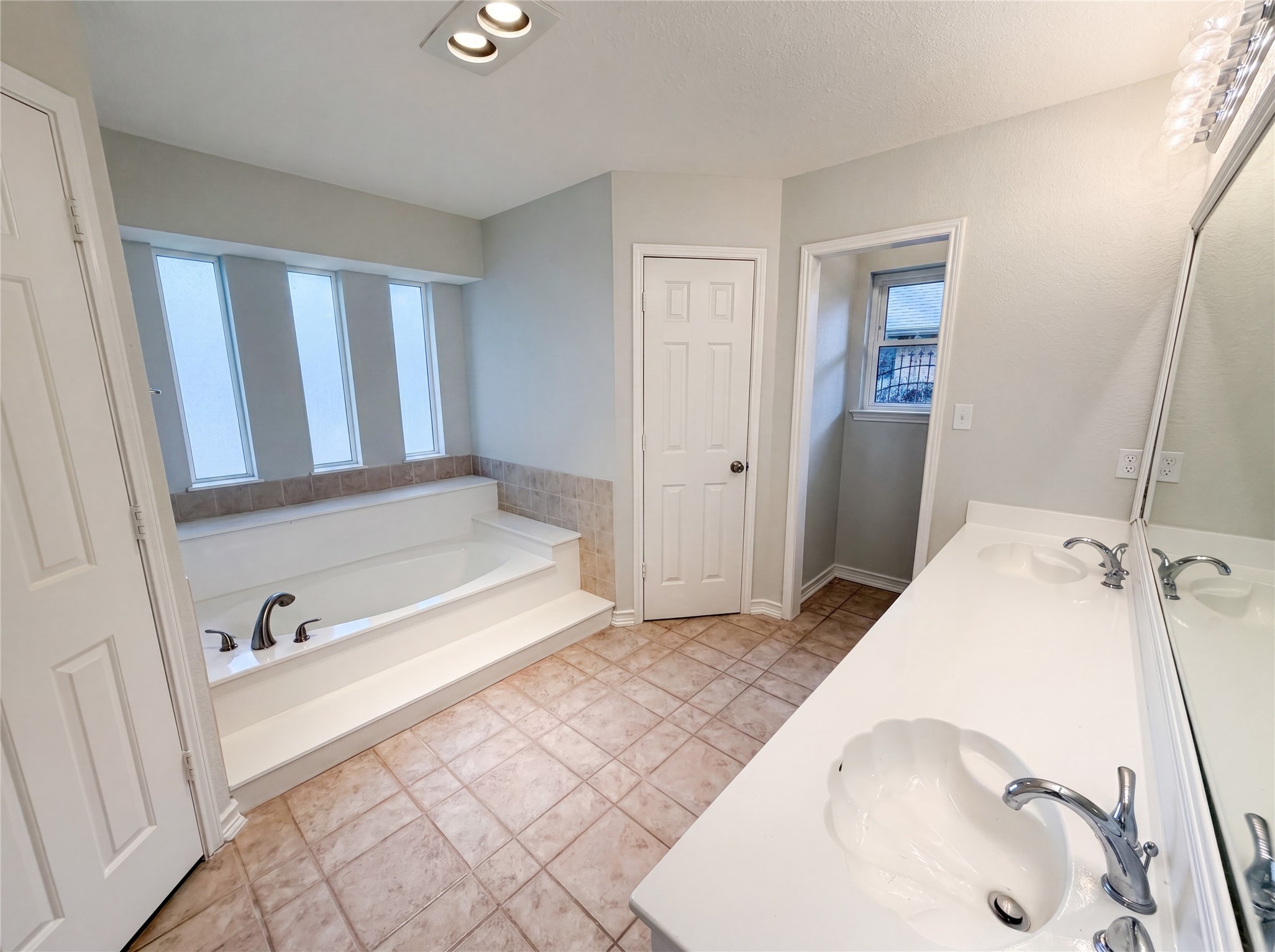 2300 Ridgewood Bedford TX 76021
