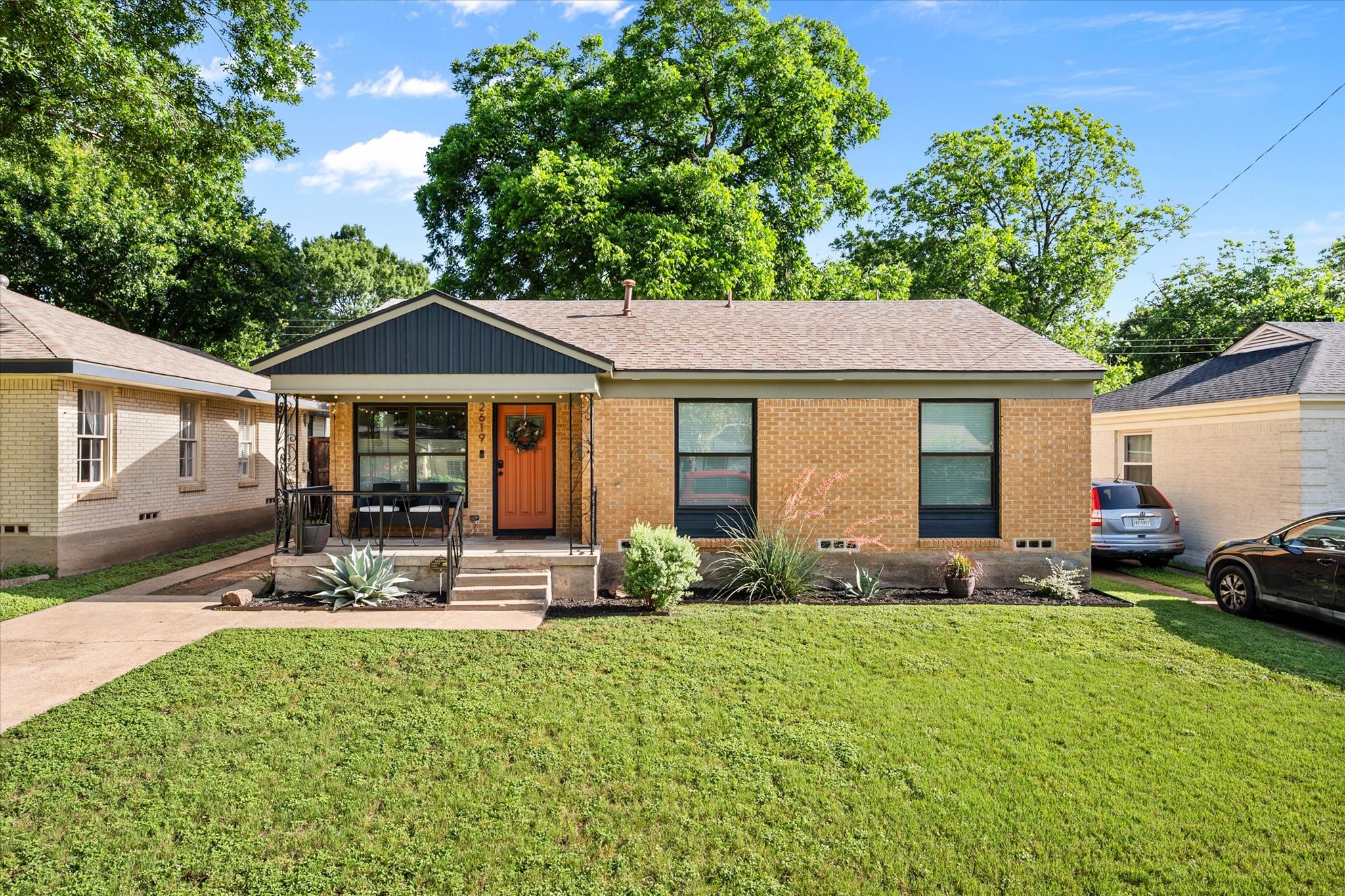2619 Burlington Boulevard Dallas TX 75211