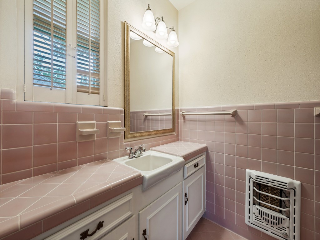 6224 Berryhill Street Dallas TX 75231