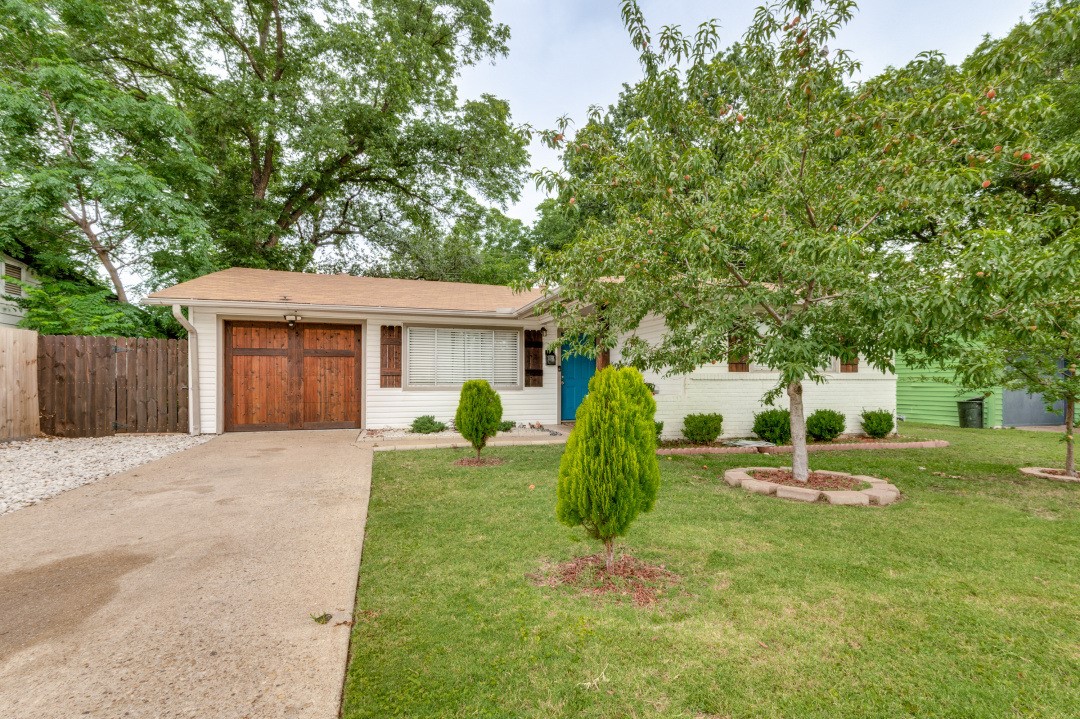 2523 Helmet Street Irving TX 75060