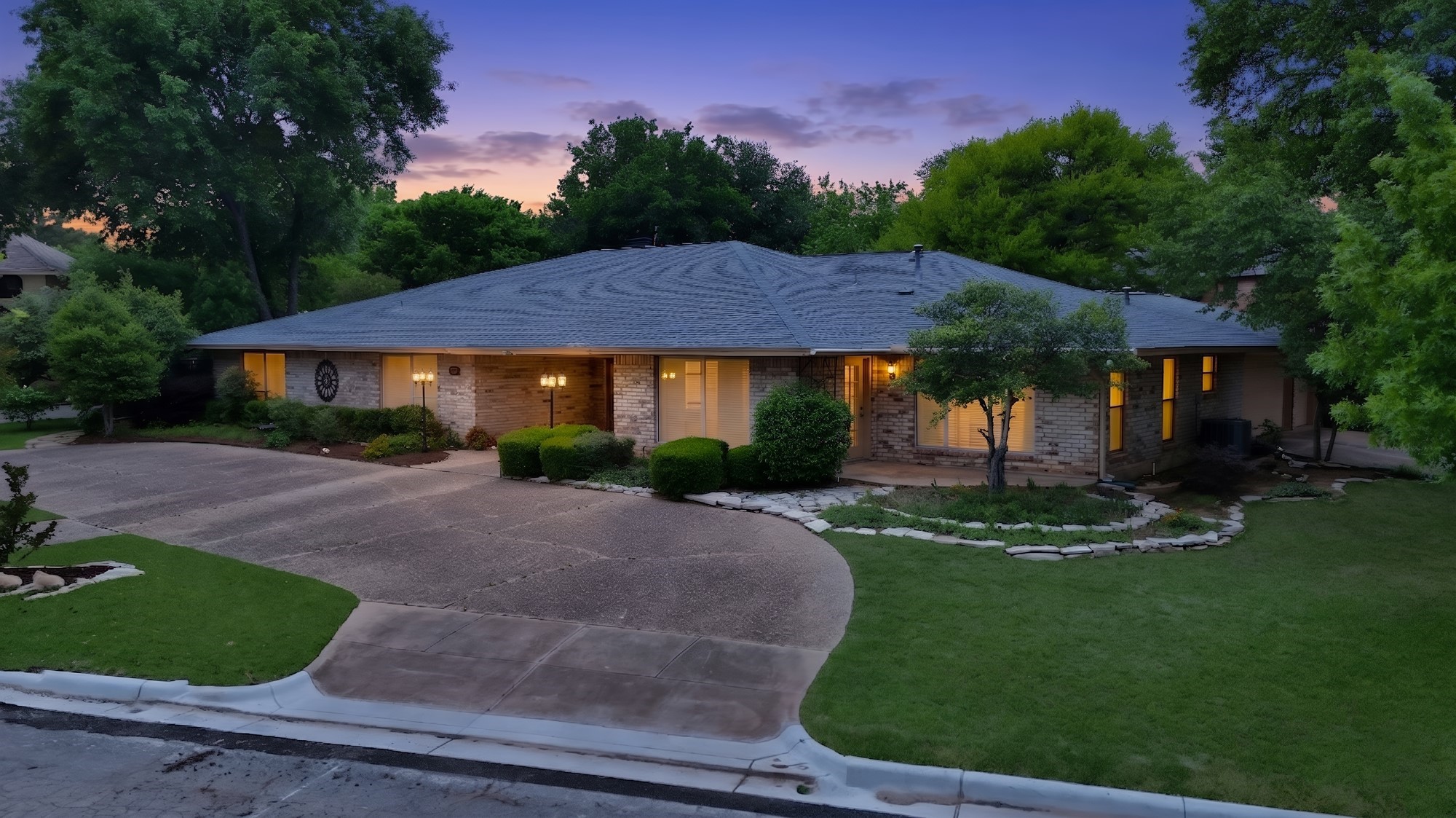 1008 Loch Lomond Drive Arlington TX 76012