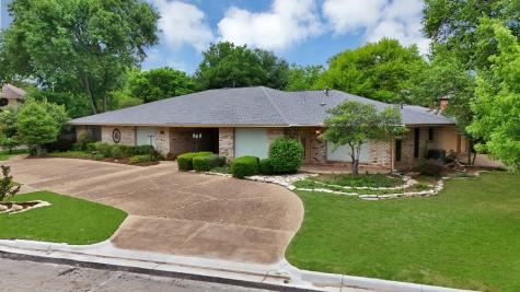 1008 Loch Lomond Drive Arlington TX 76012