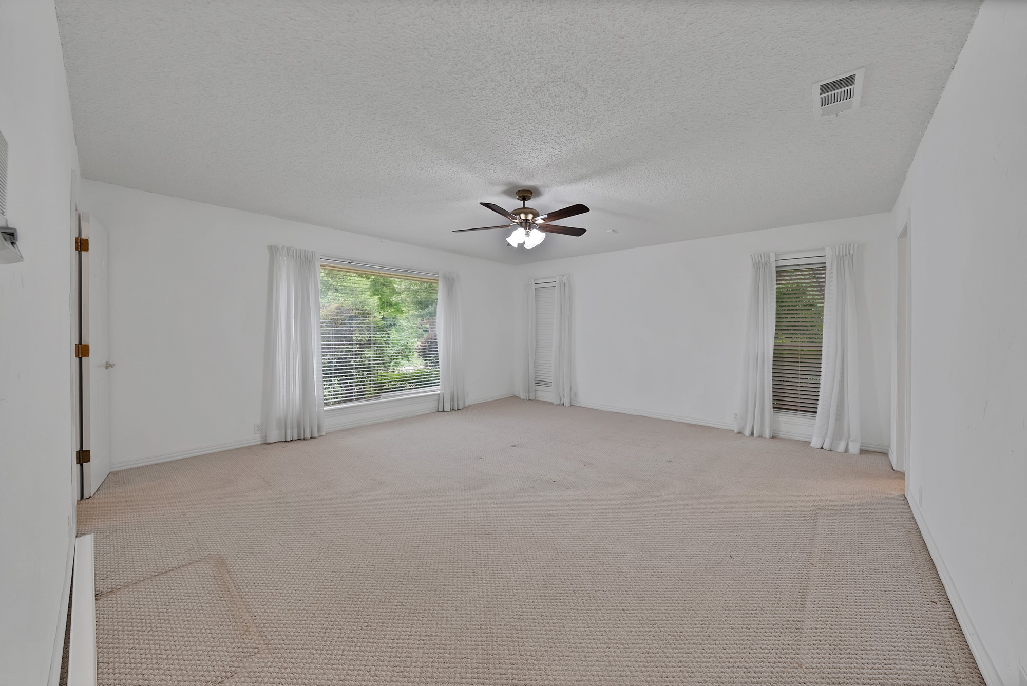 1008 Loch Lomond Drive Arlington TX 76012