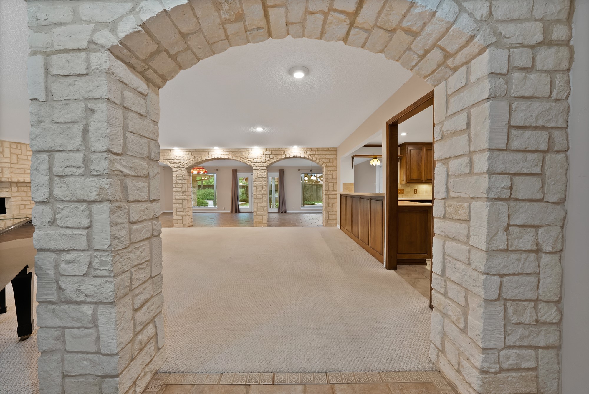 1008 Loch Lomond Drive Arlington TX 76012