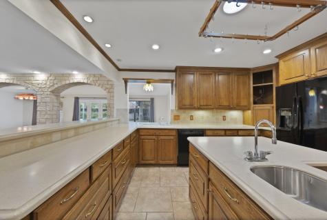 1008 Loch Lomond Drive Arlington TX 76012