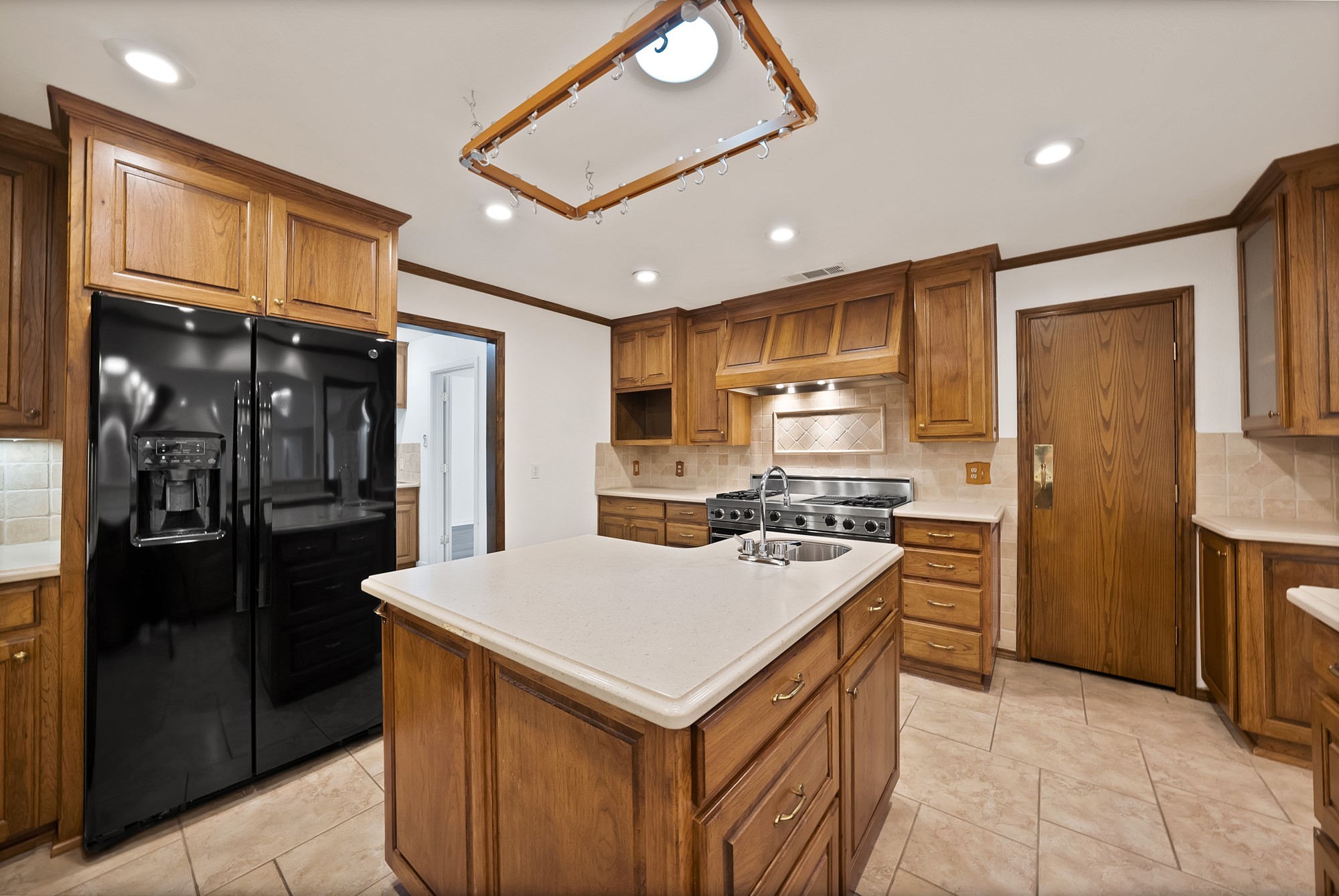 1008 Loch Lomond Drive Arlington TX 76012