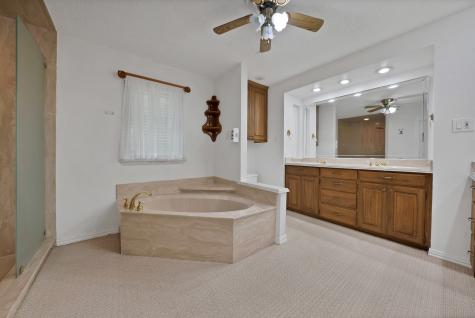 1008 Loch Lomond Drive Arlington TX 76012