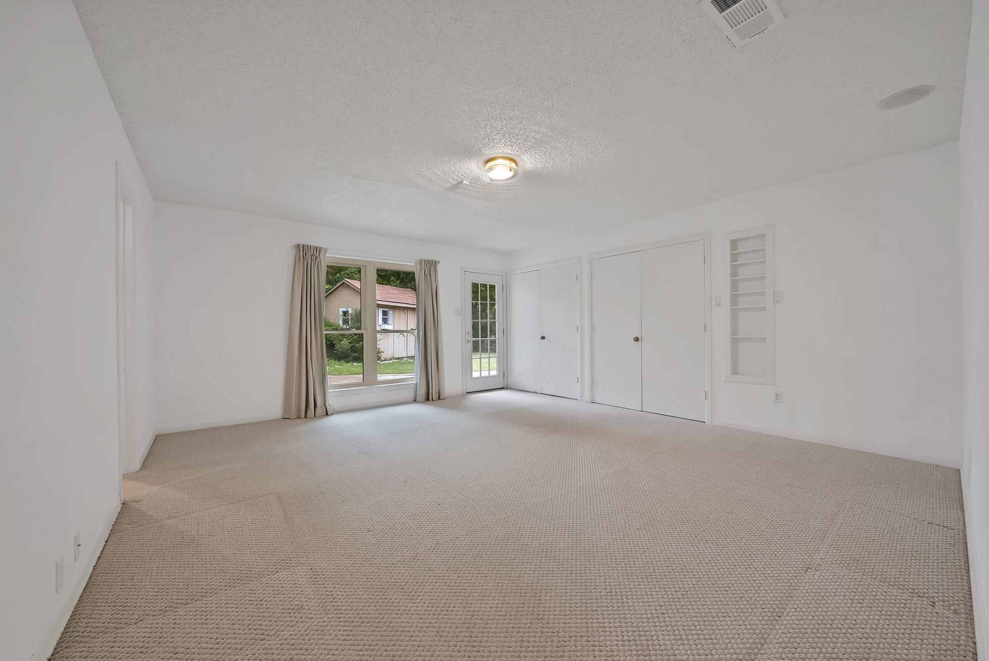 1008 Loch Lomond Drive Arlington TX 76012