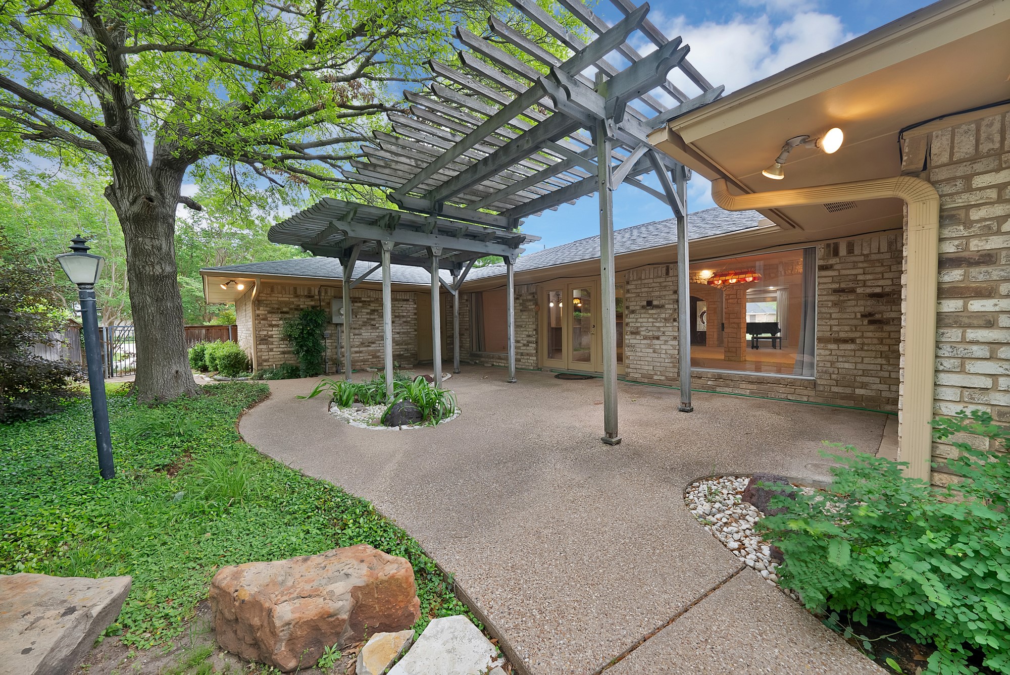 1008 Loch Lomond Drive Arlington TX 76012