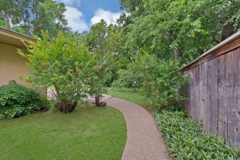1008 Loch Lomond Drive Arlington TX 76012