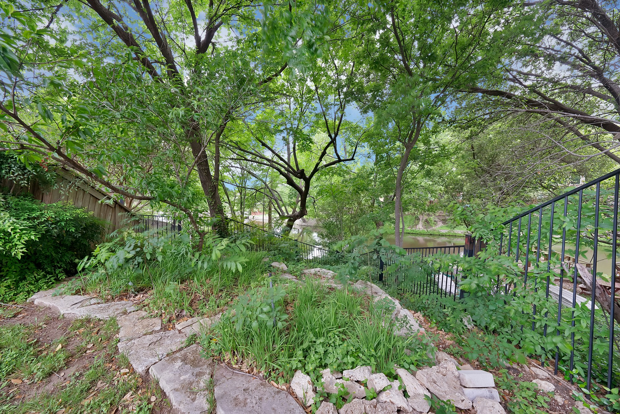 1008 Loch Lomond Drive Arlington TX 76012