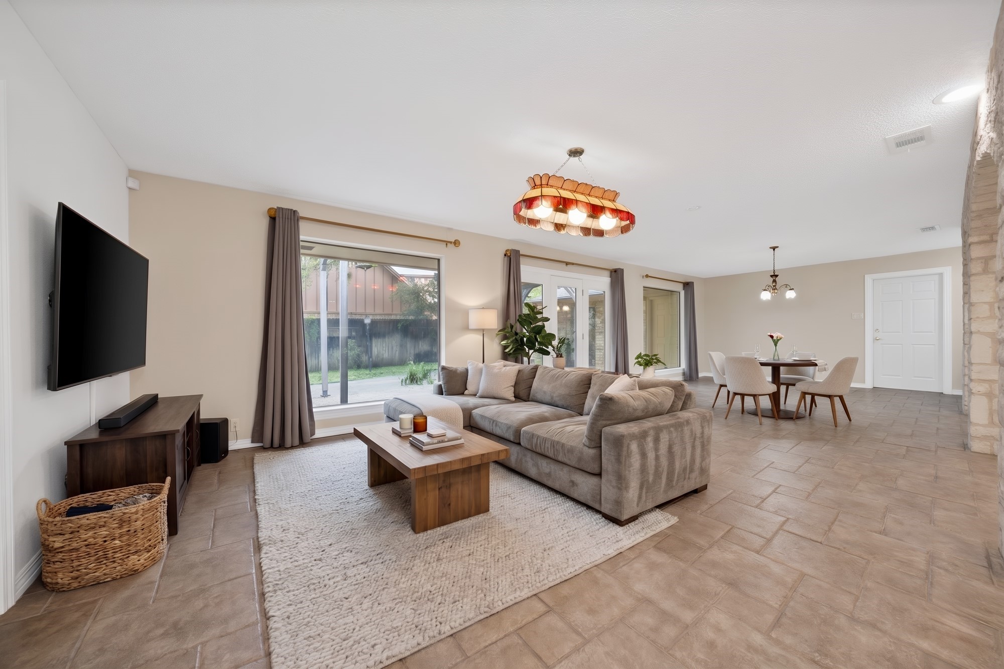 1008 Loch Lomond Drive Arlington TX 76012
