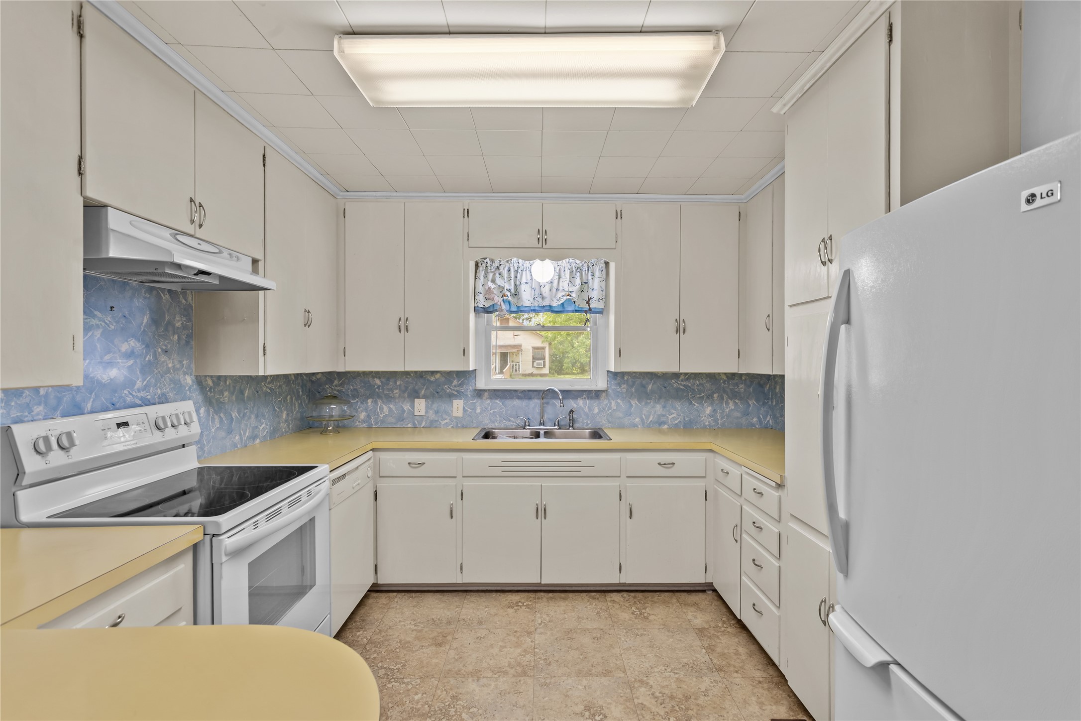 1403 W 5th Street Clifton TX 76634
