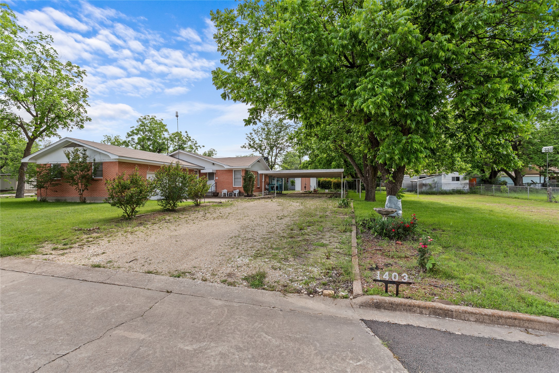 1403 W 5th Street Clifton TX 76634