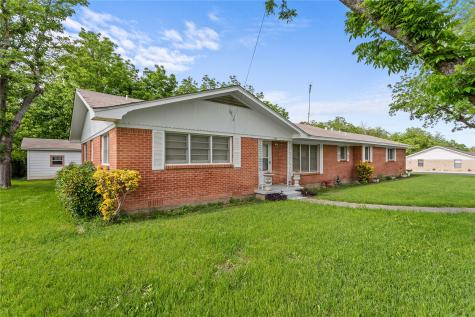 1403 W 5th Street Clifton TX 76634