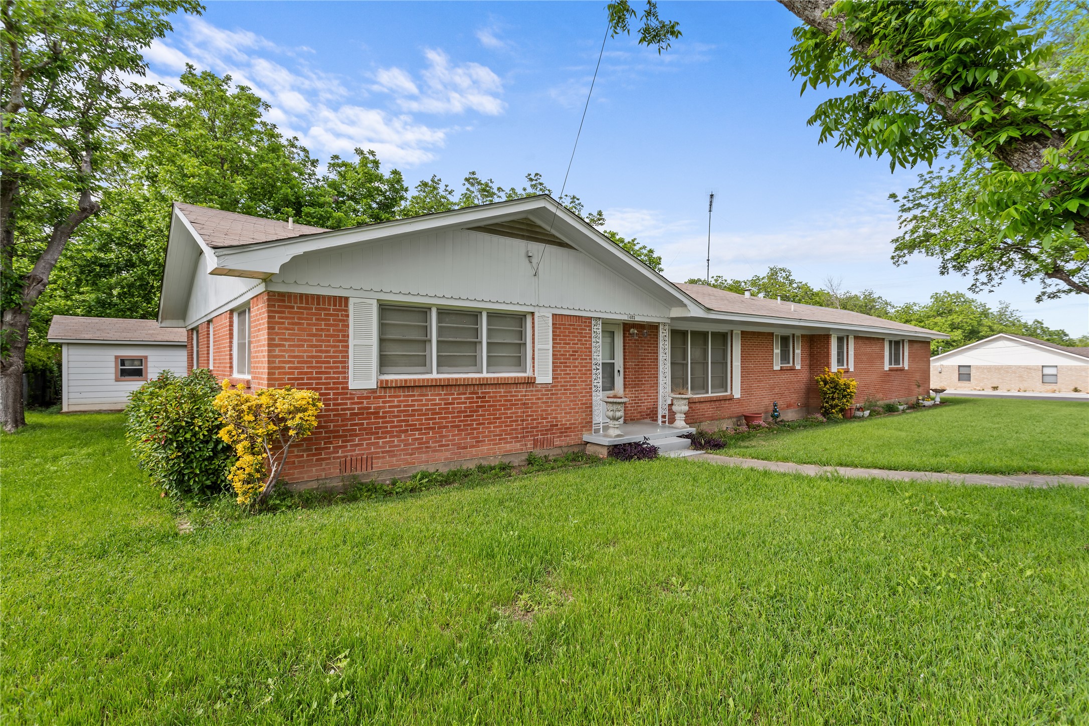 1403 W 5th Street Clifton TX 76634