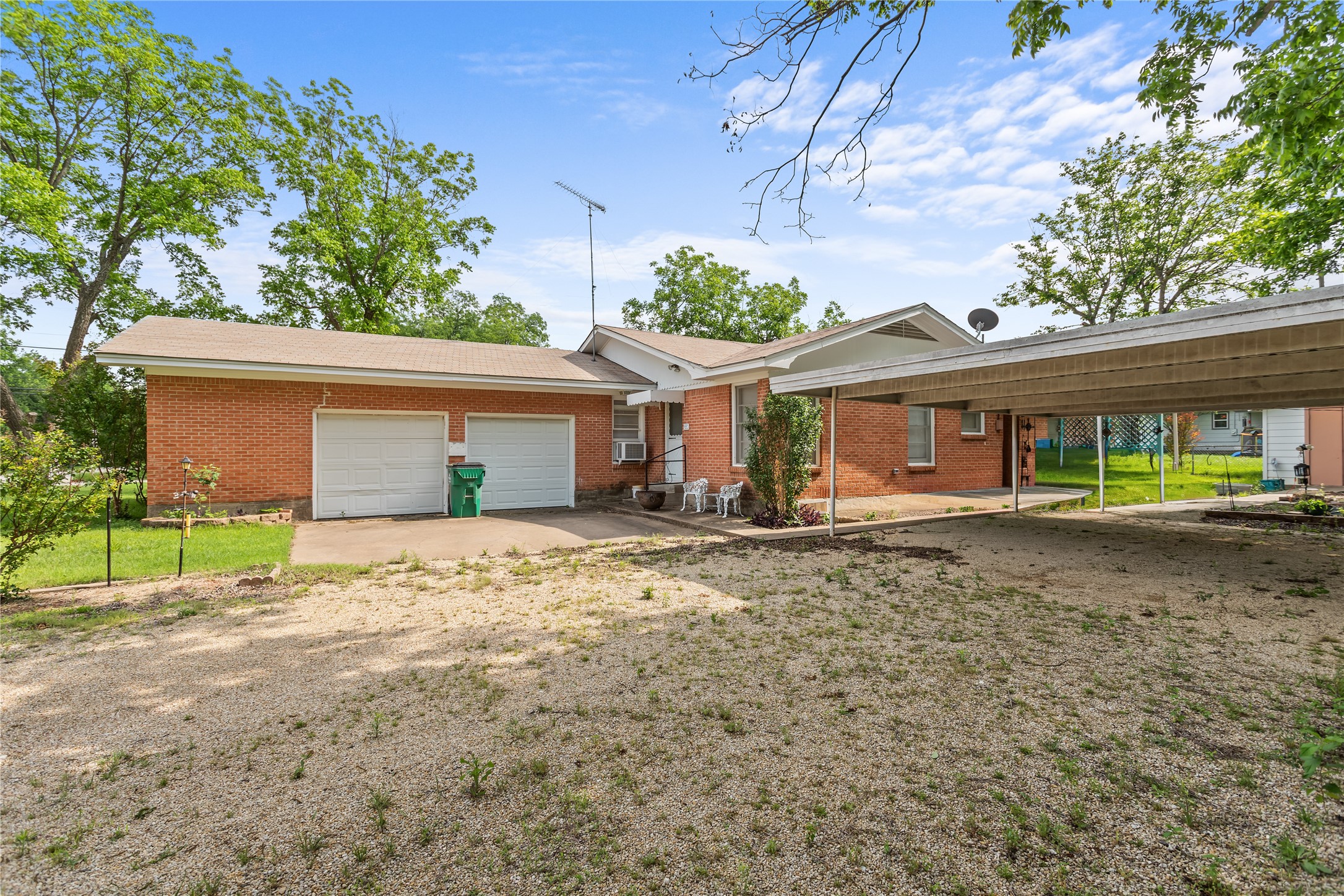 1403 W 5th Street Clifton TX 76634