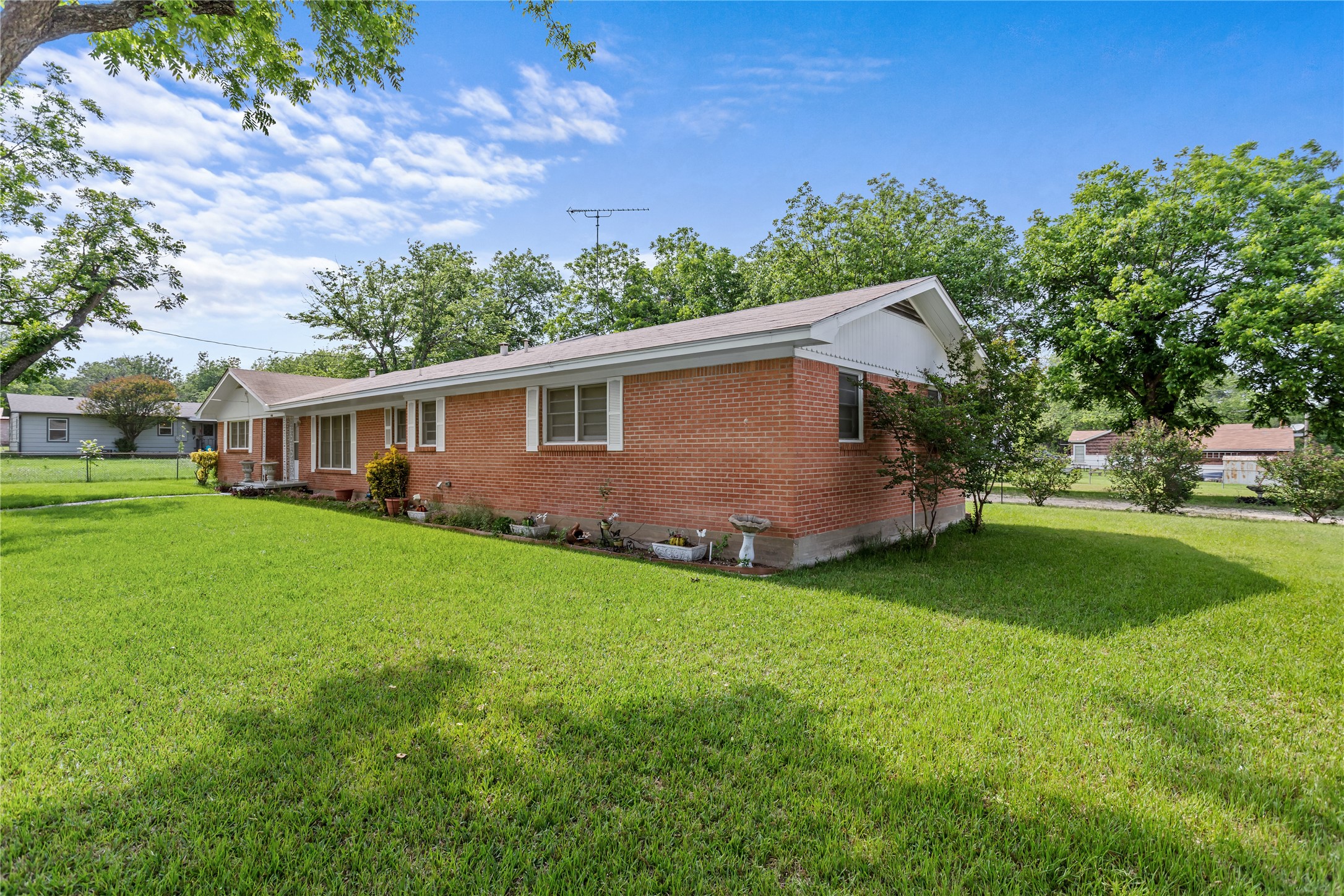 1403 W 5th Street Clifton TX 76634