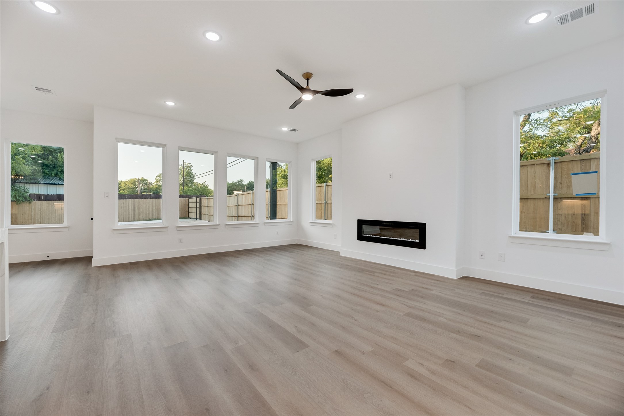 1651 E Overton Street Dallas TX 75216