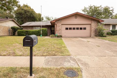 517 Lynne Drive Grand Prairie TX 75052
