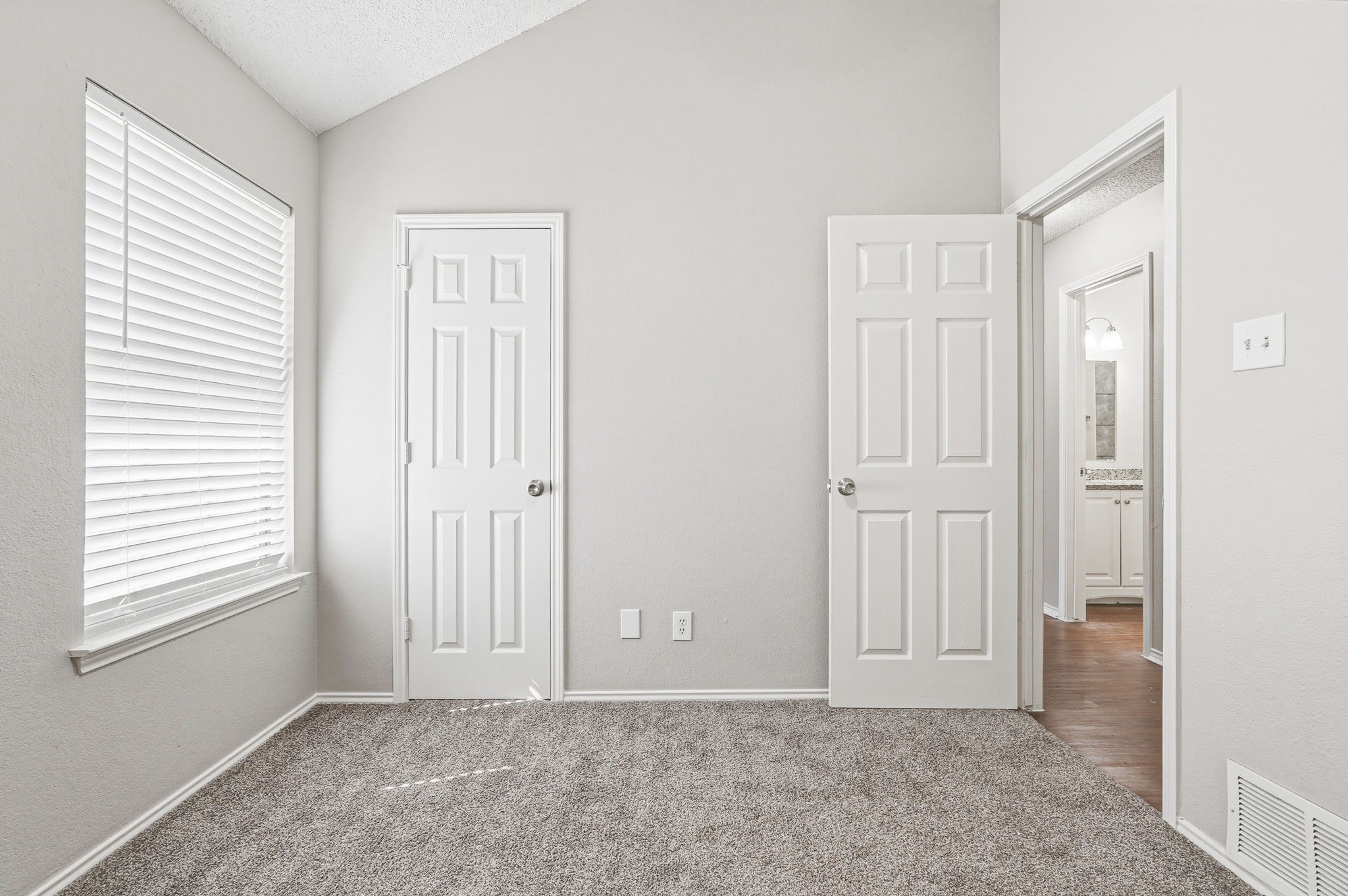 817 Ackers Drive Arlington TX 76001