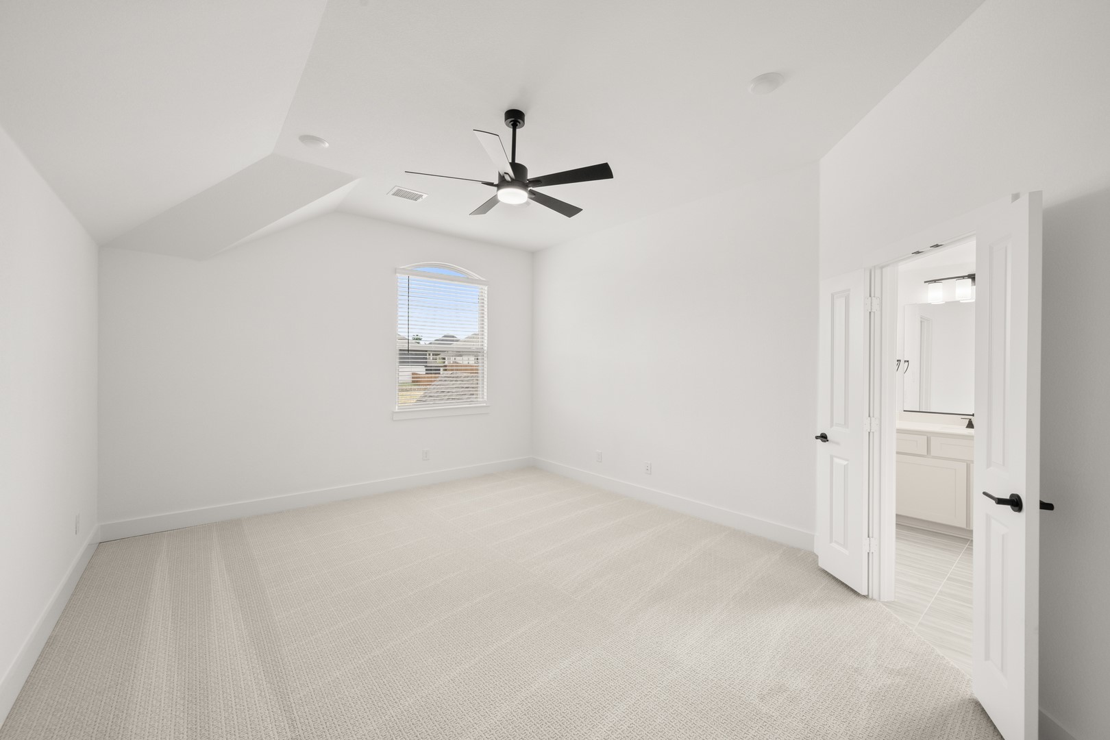 1001 E Hidden Lakes Drive Desoto TX 75115