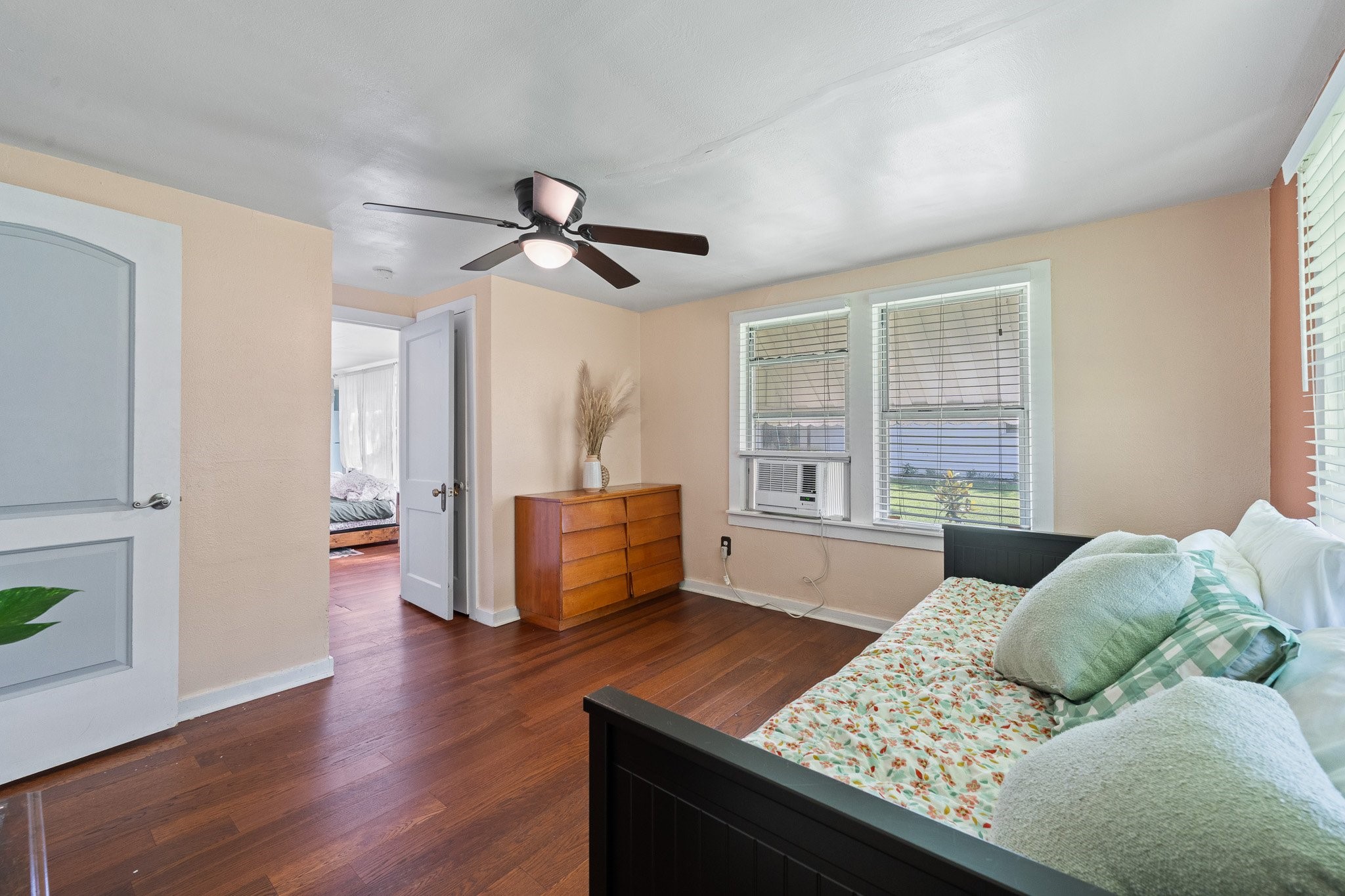 602 Harrisdale Avenue River Oaks TX 76114