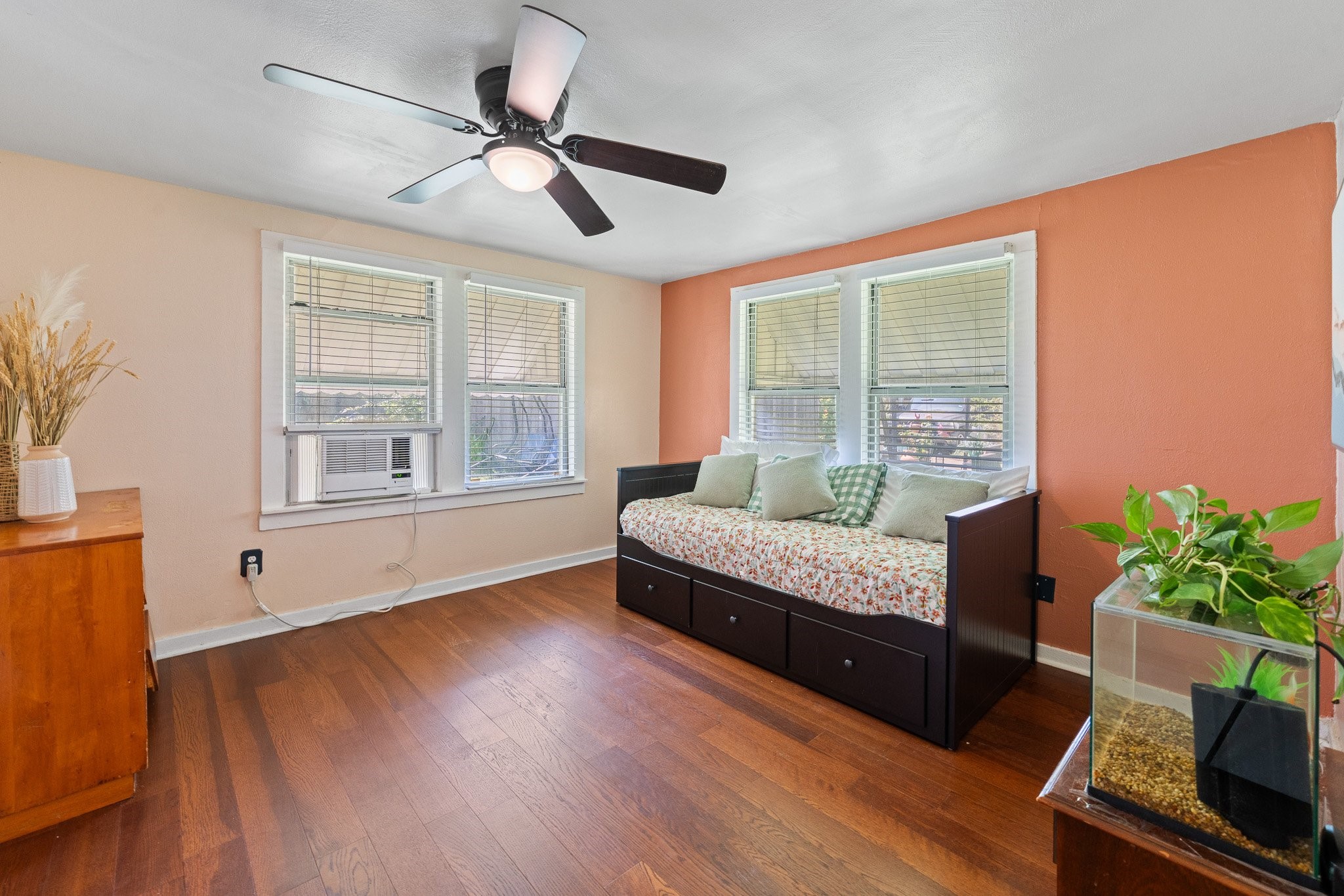 602 Harrisdale Avenue River Oaks TX 76114