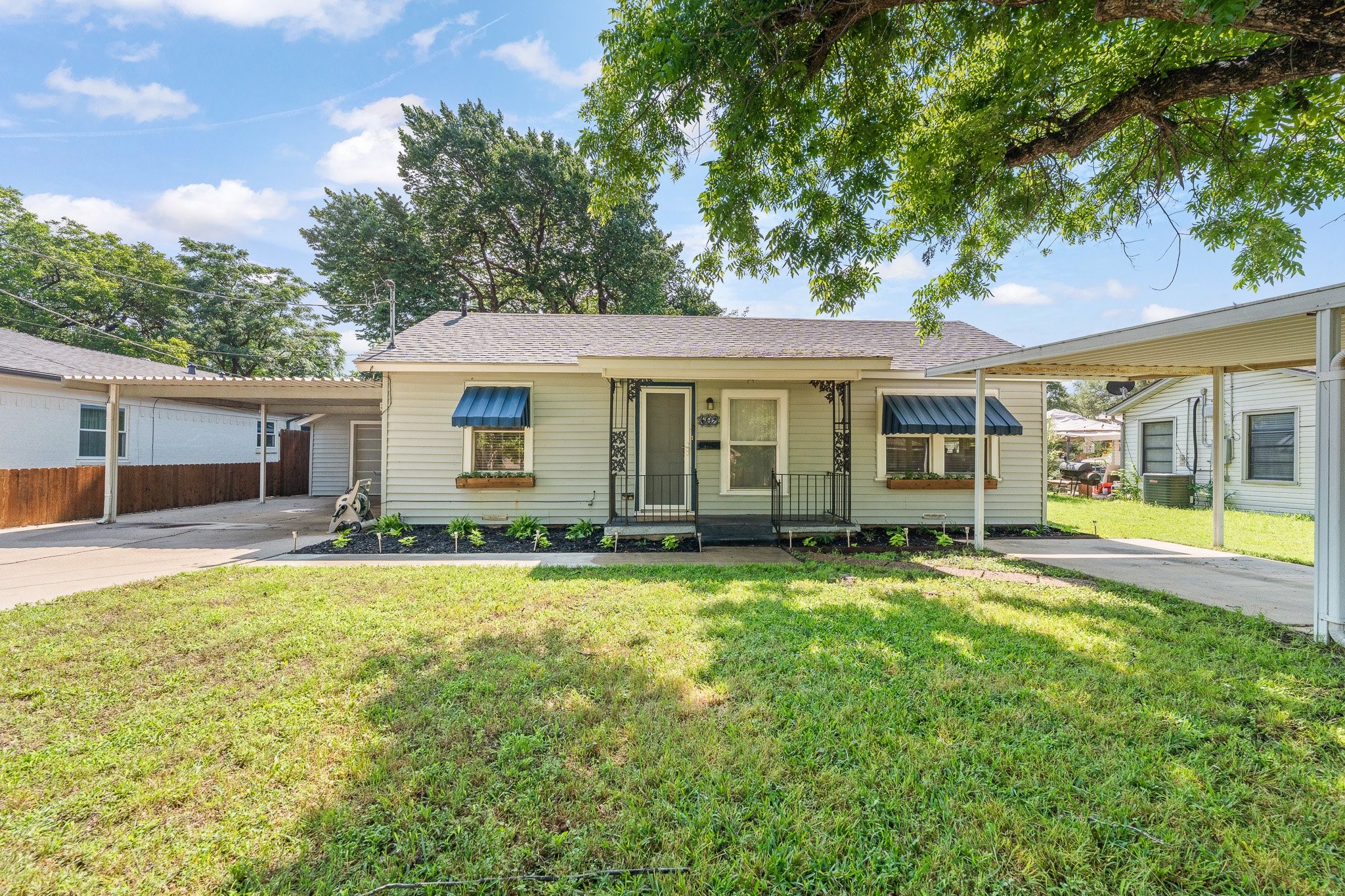 602 Harrisdale Avenue River Oaks TX 76114