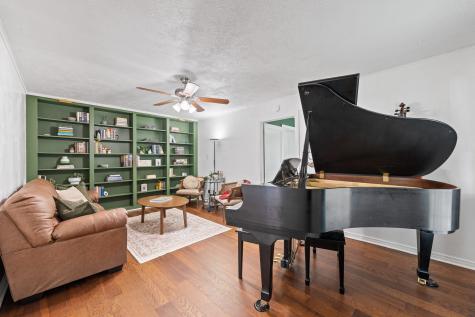 602 Harrisdale Avenue River Oaks TX 76114