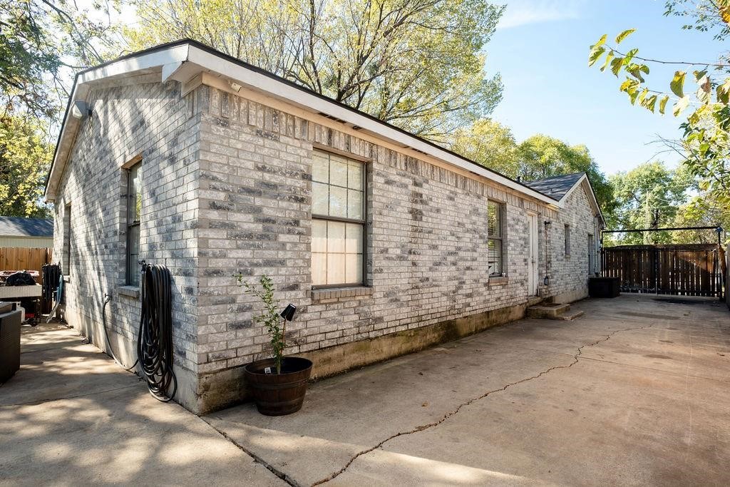 1114 Alexander Street Irving TX 75061