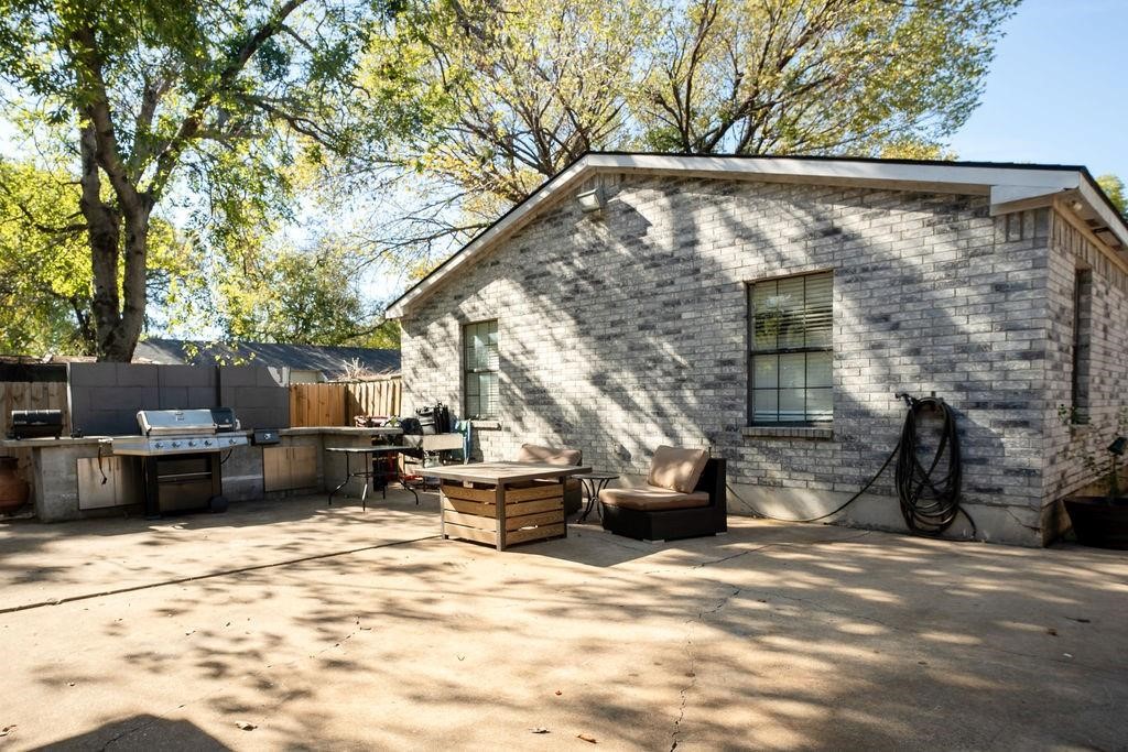 1114 Alexander Street Irving TX 75061