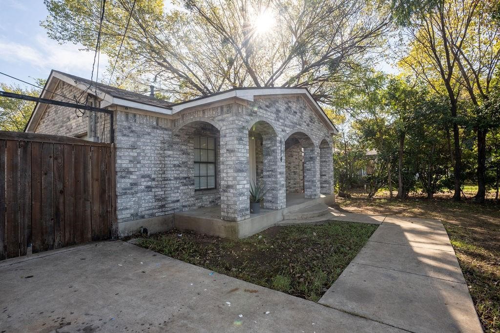 1114 Alexander Street Irving TX 75061