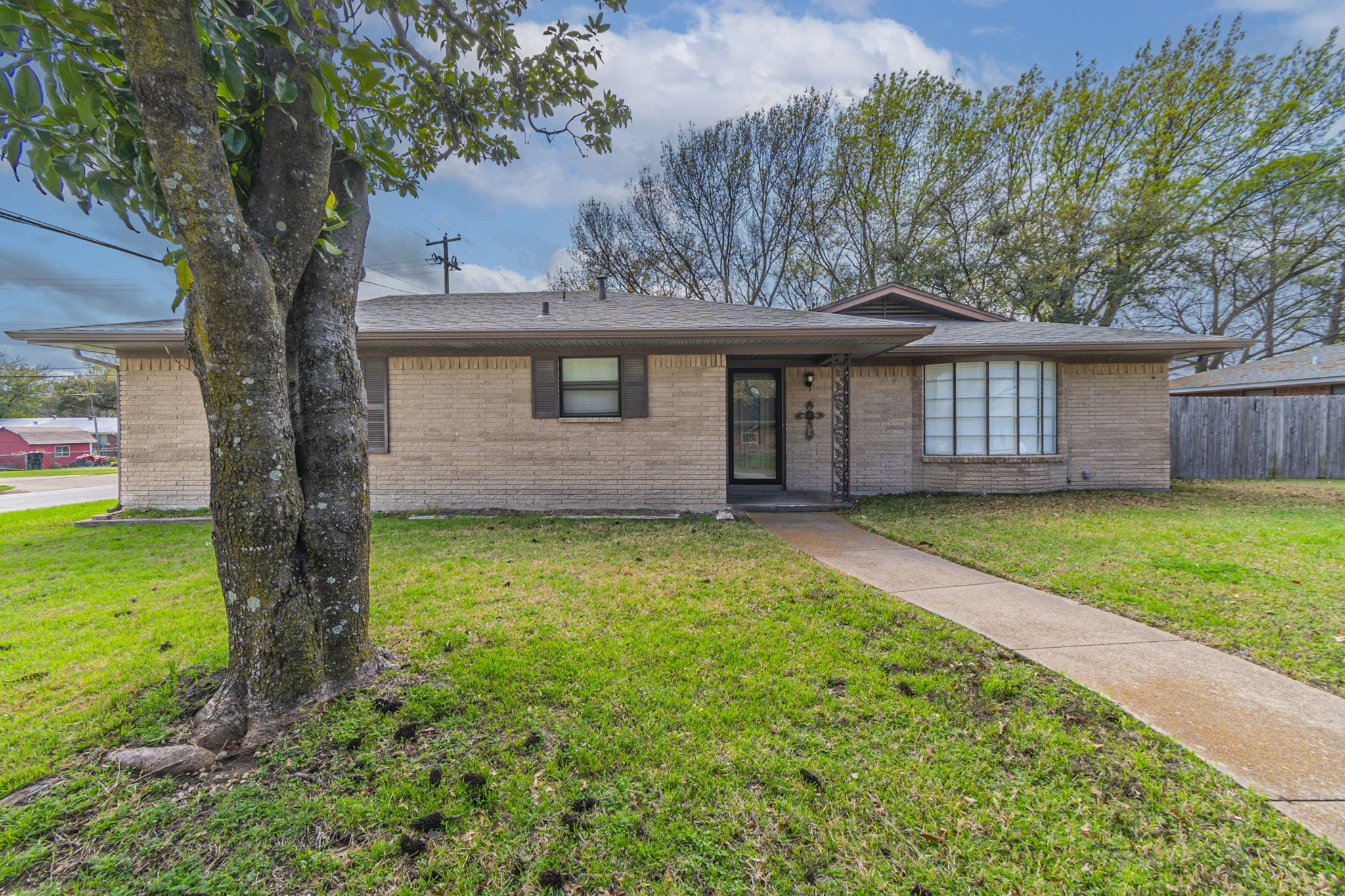1201 Crestridge Street Ennis TX 75119
