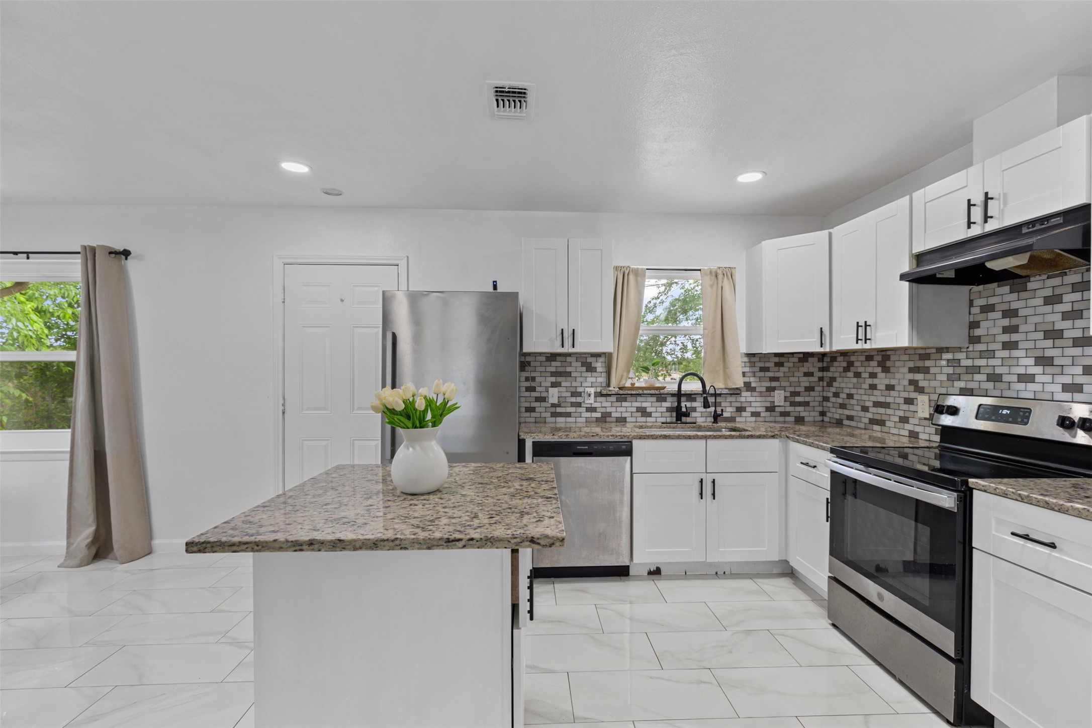 434 W Phillips Court Grand Prairie TX 75051