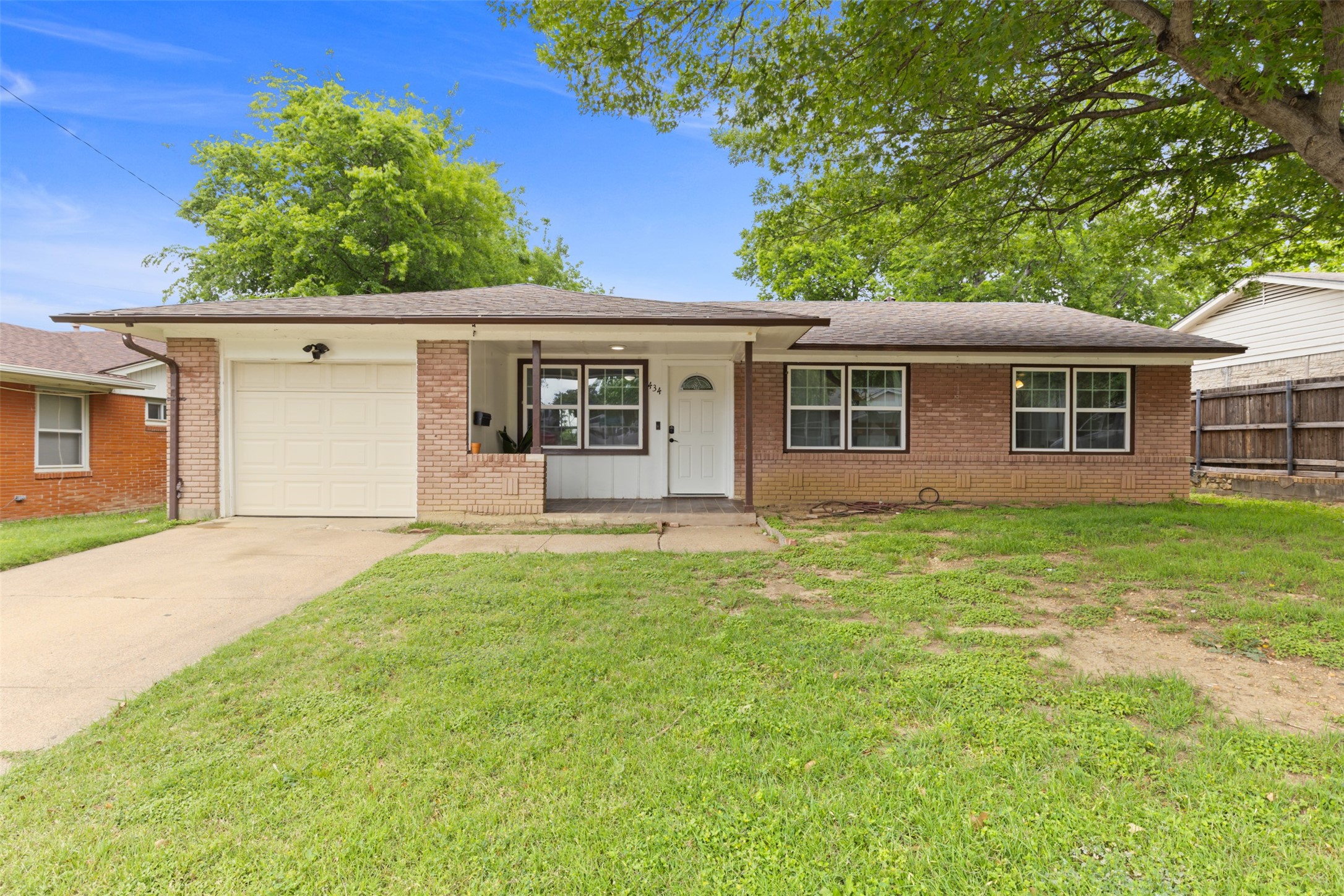 434 W Phillips Court Grand Prairie TX 75051