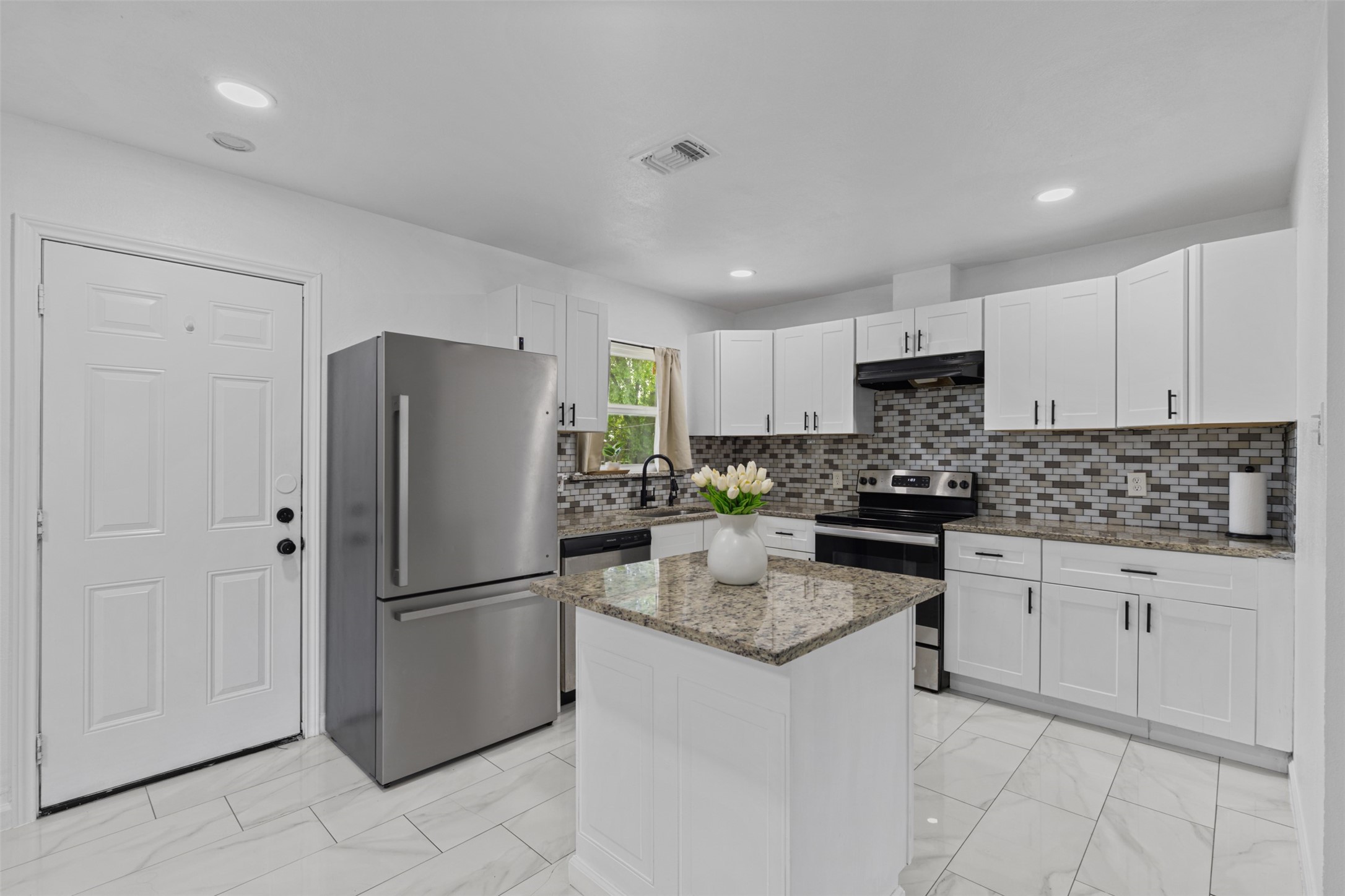 434 W Phillips Court Grand Prairie TX 75051