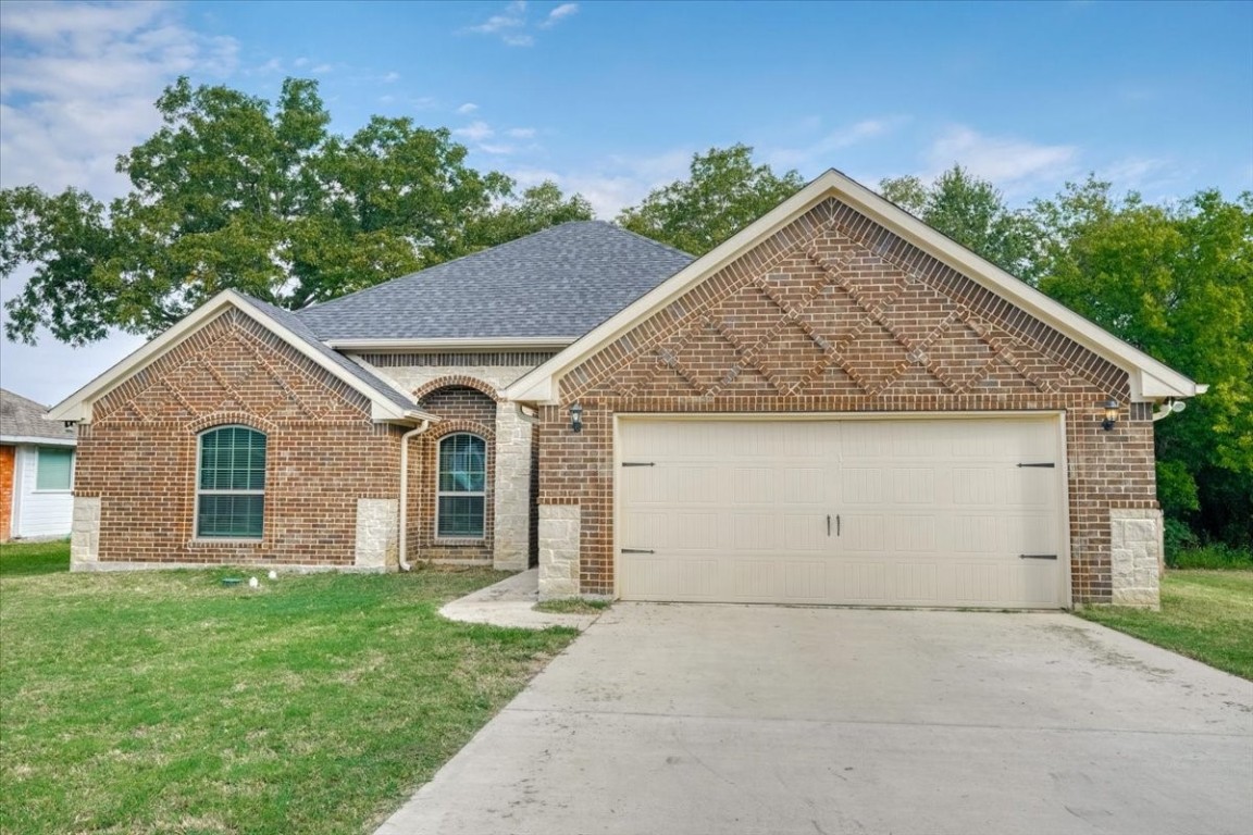1003 E Oneal Street Wills Point TX 75169