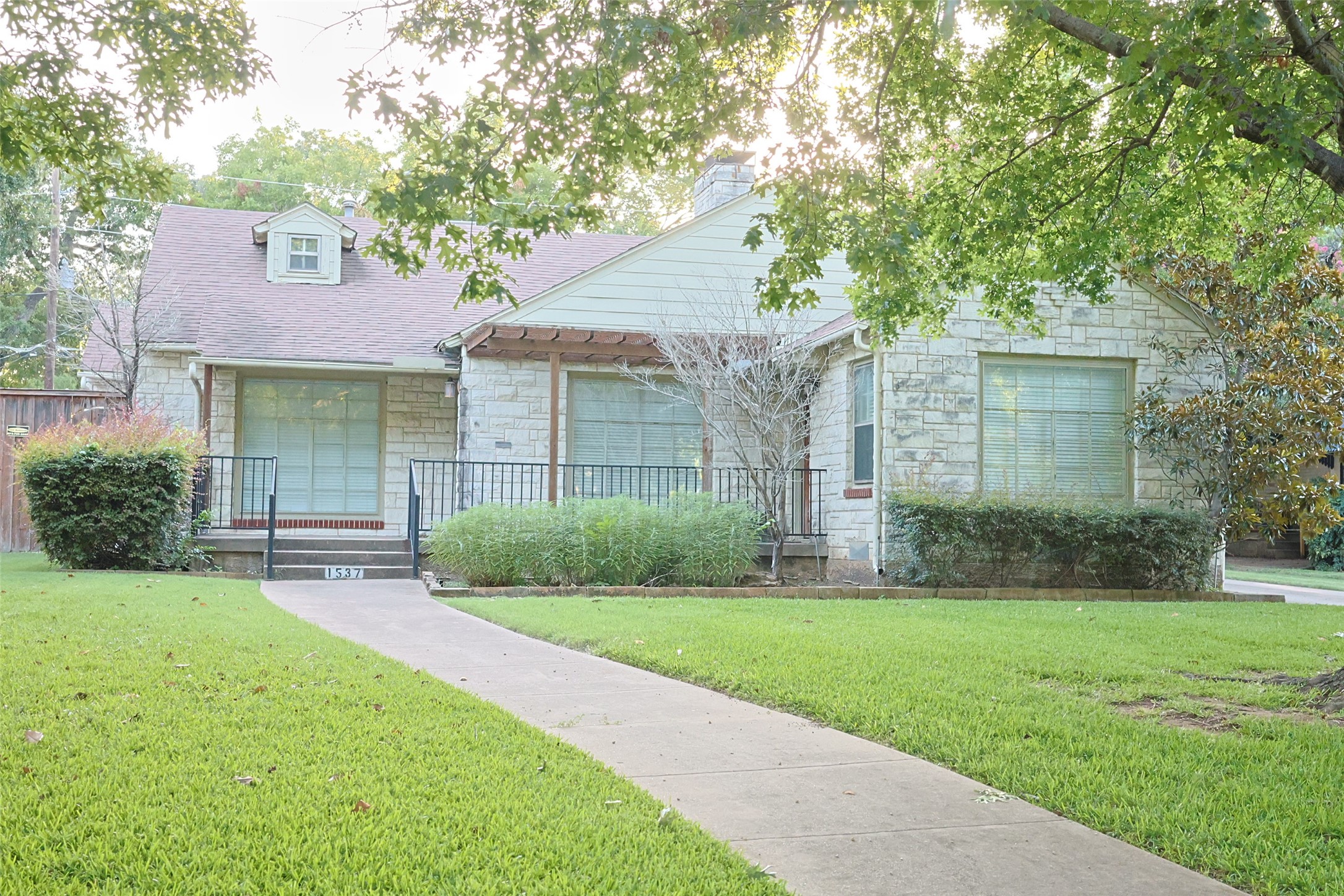 1537 Cedar Hill Avenue Dallas TX 75208