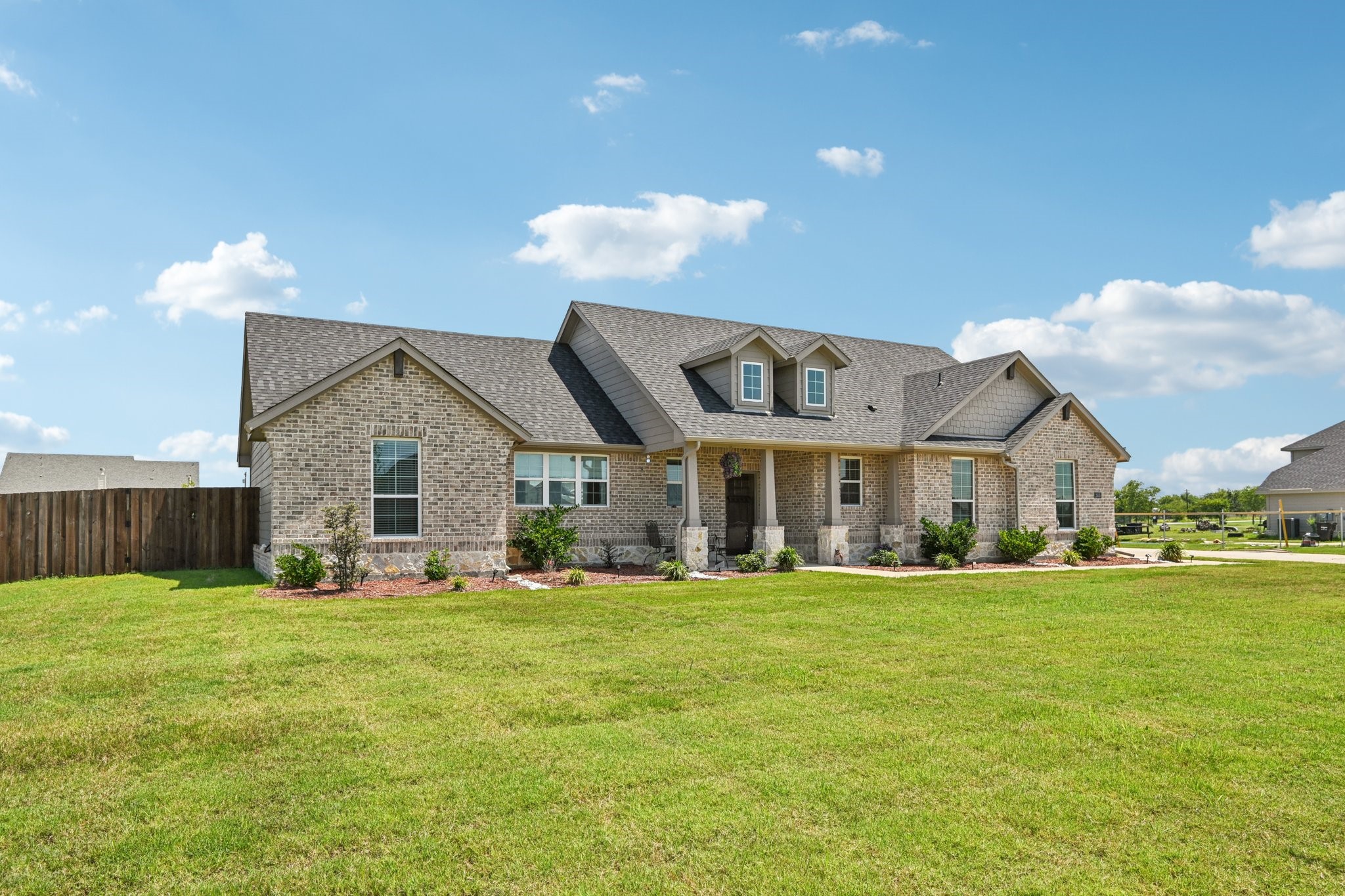2505 Southern Oak Trail Oak Ridge TX 75161