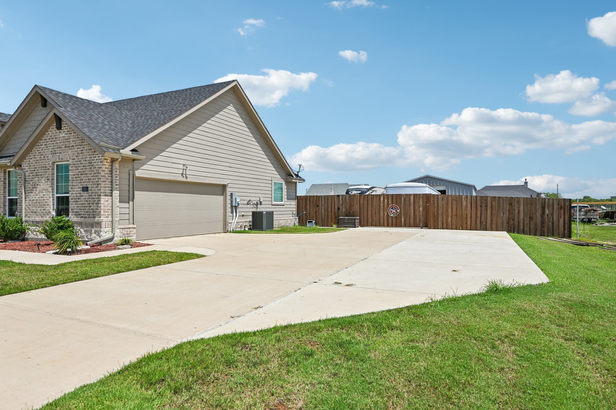 2505 Southern Oak Trail Oak Ridge TX 75161