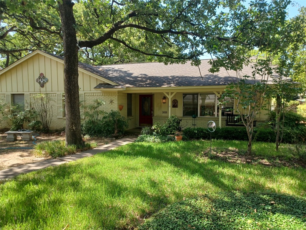 2616 Yorkshire Street Irving TX 75061
